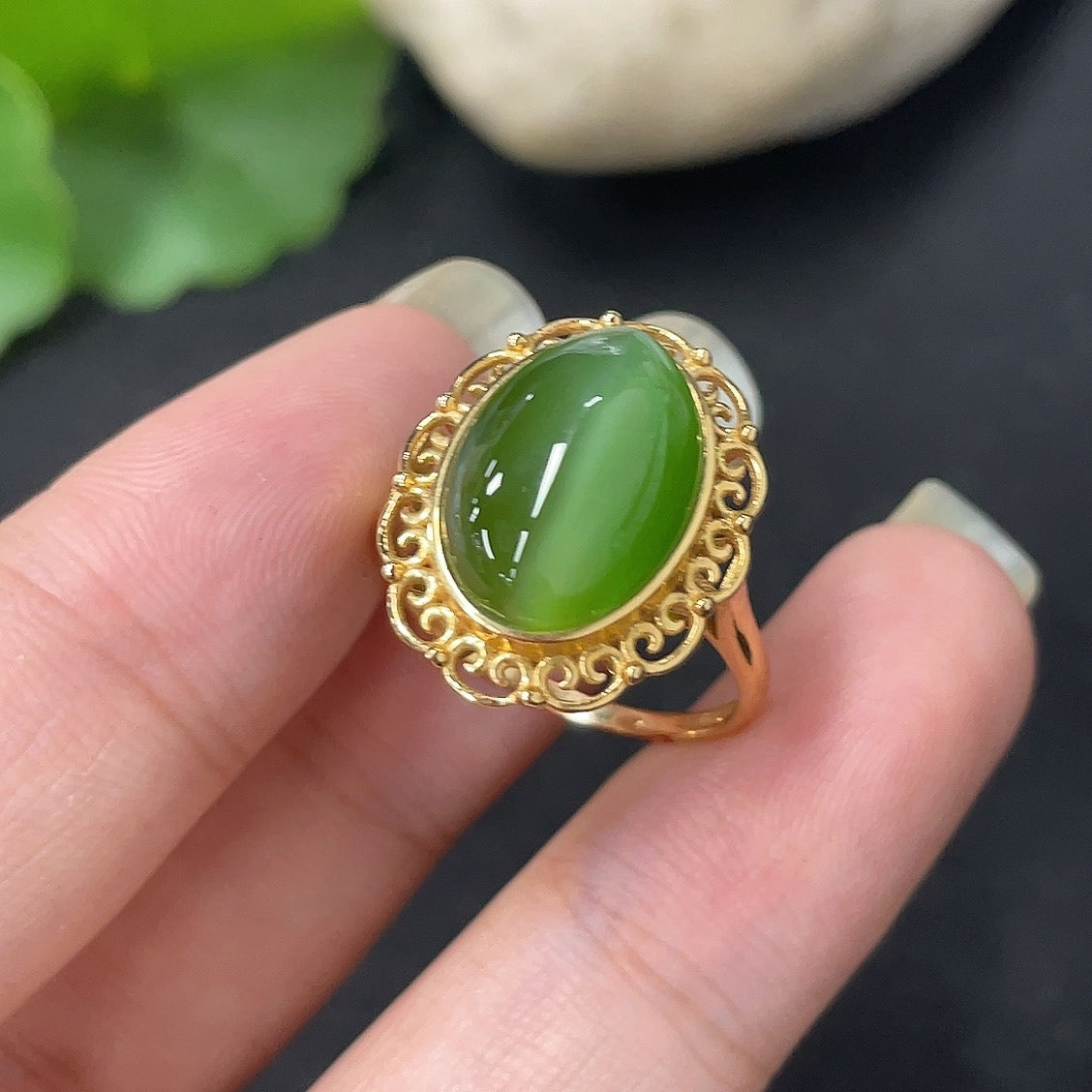Hetian jade jasper inlaid ring with 68% gold, 18k gold accents, size 13, weight 3.5g, by HKHQ