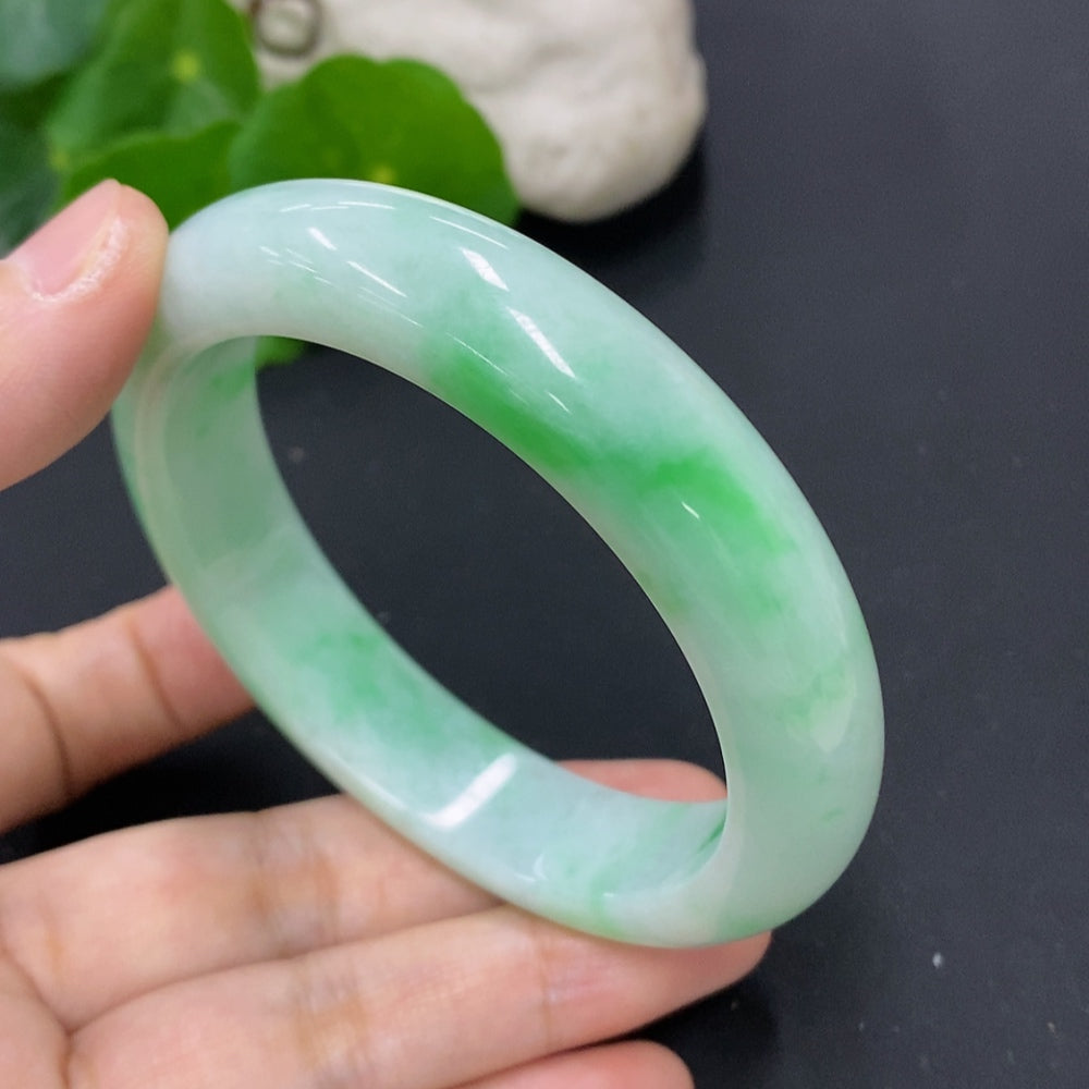 Jadeite round bracelet with size 58, weighing approximately 69.2g, featuring smooth green jade beads.