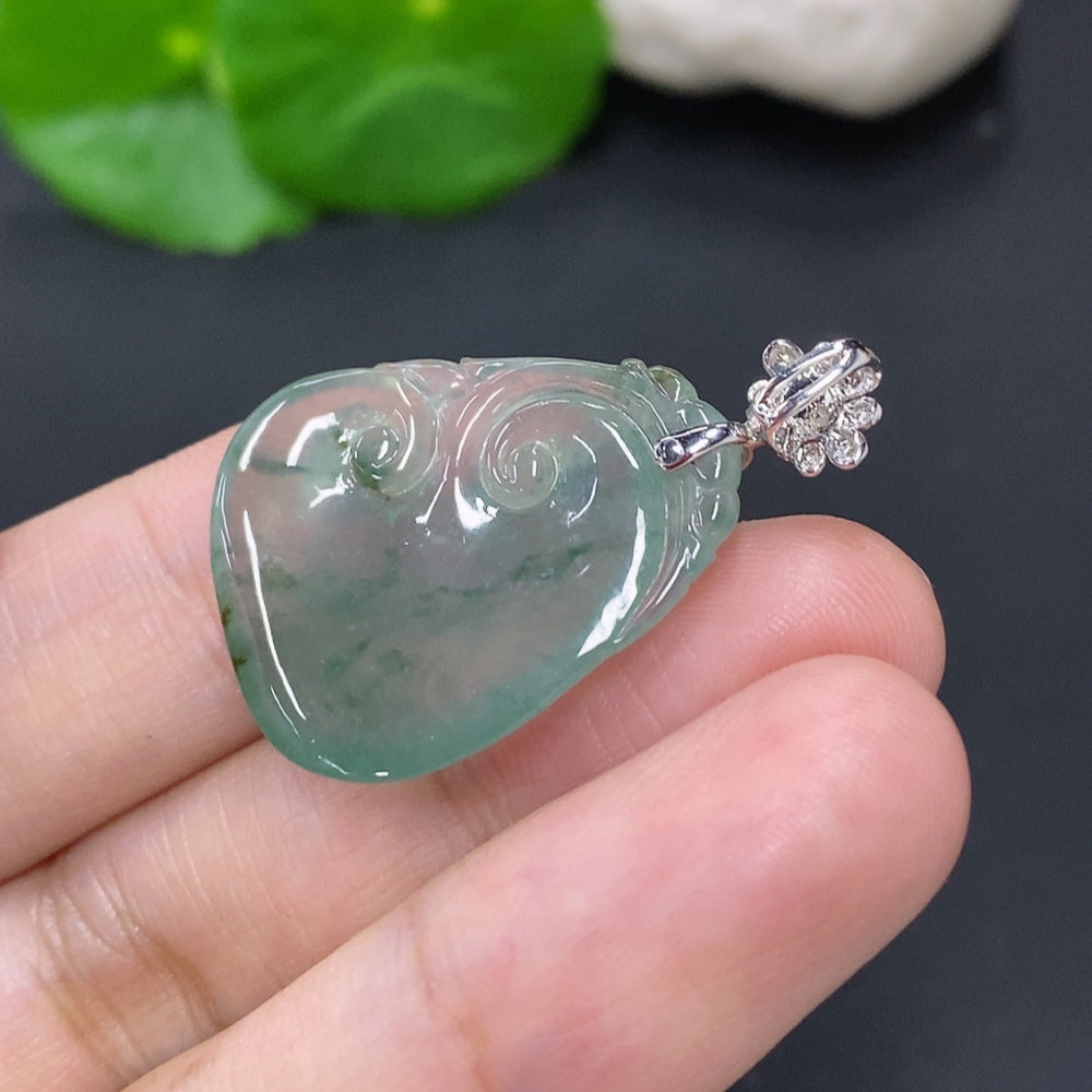 Jadeite Ruyi Pendant with 18K Gold Clasp, Total Weight Approximately 4.9g (Diamond Accented)