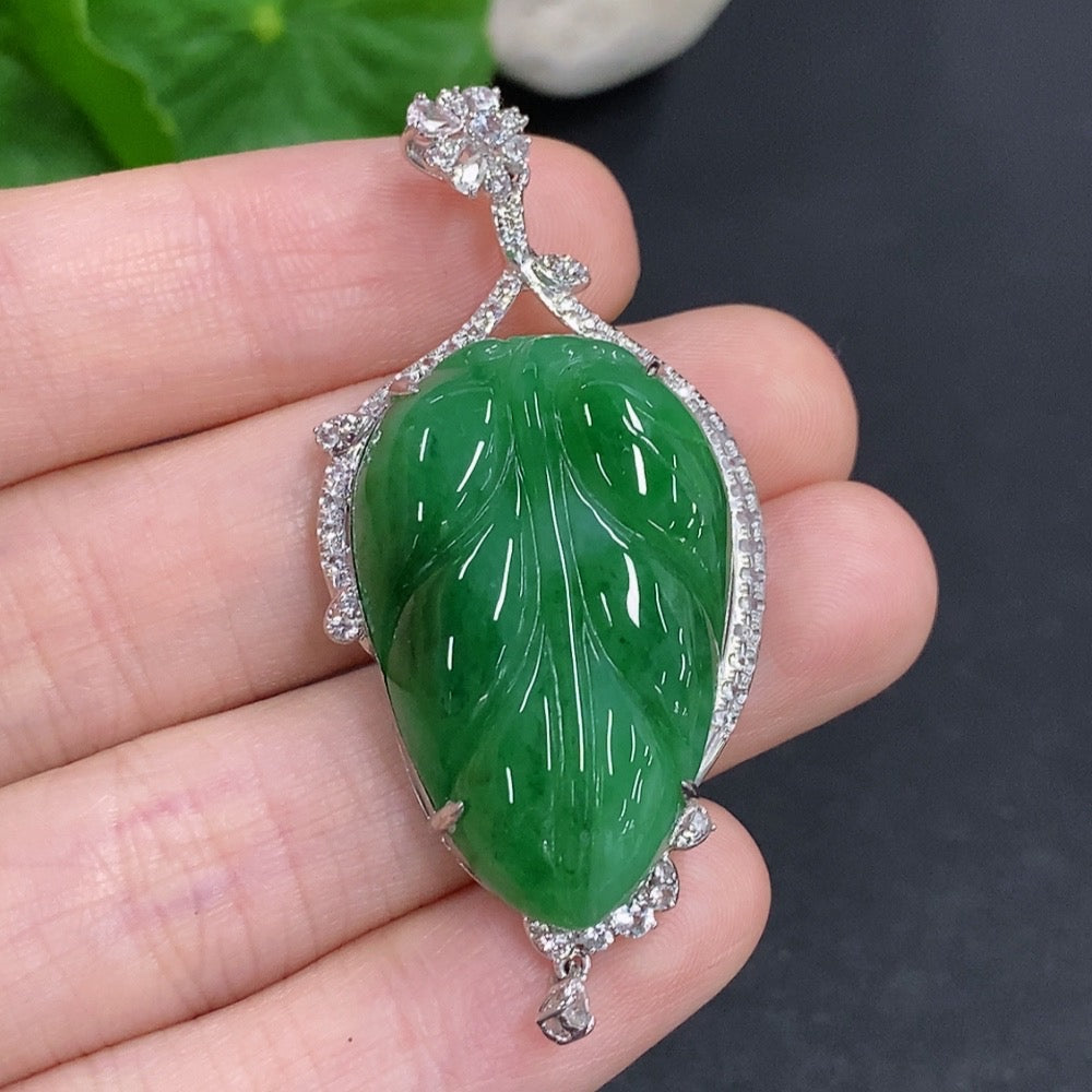 Jadeite Leaf Pendant 18k Gold Non-Diamond