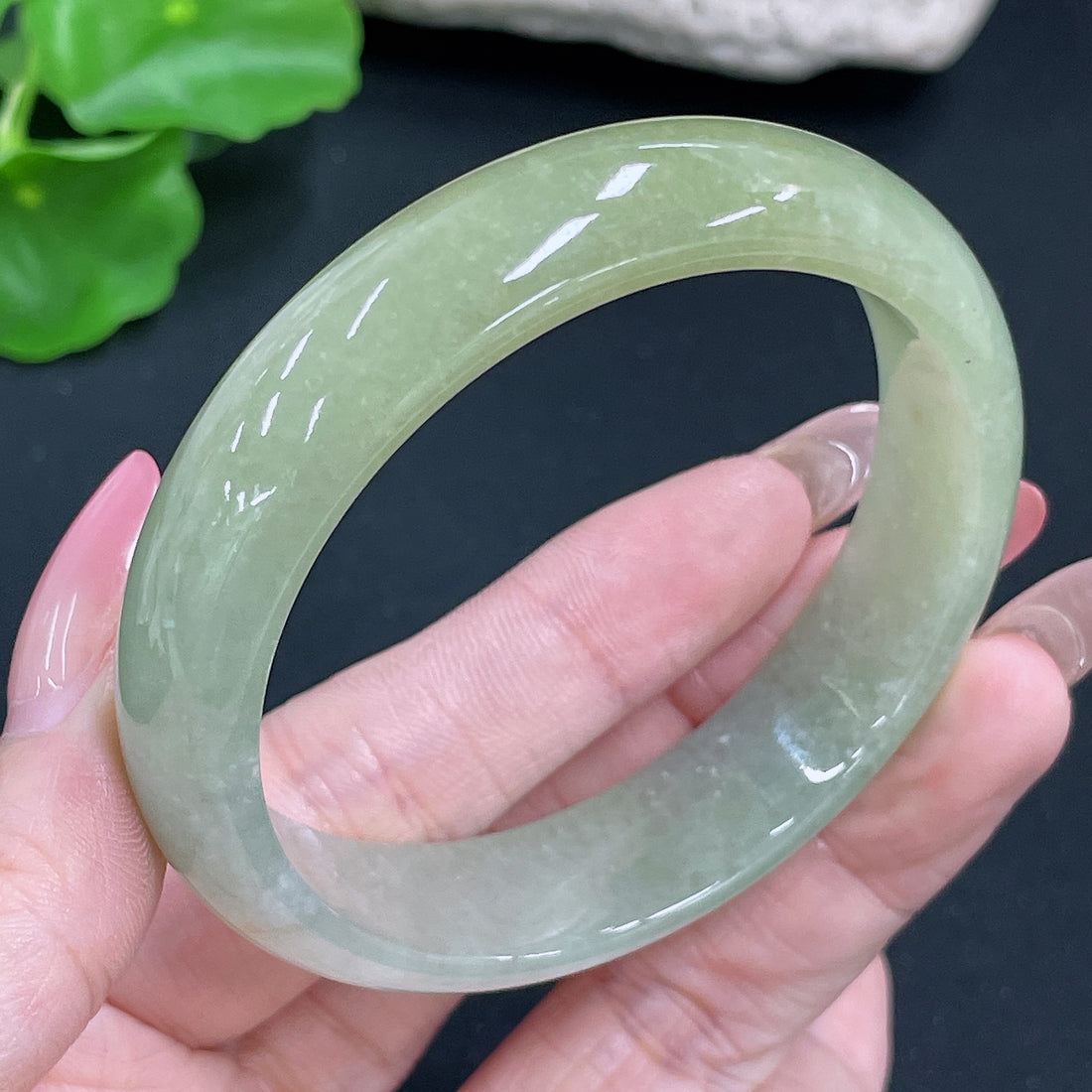Jadeite round bracelet with 51.42g weight and size 56.8, featuring smooth jade stones, crafted by HKHQ.