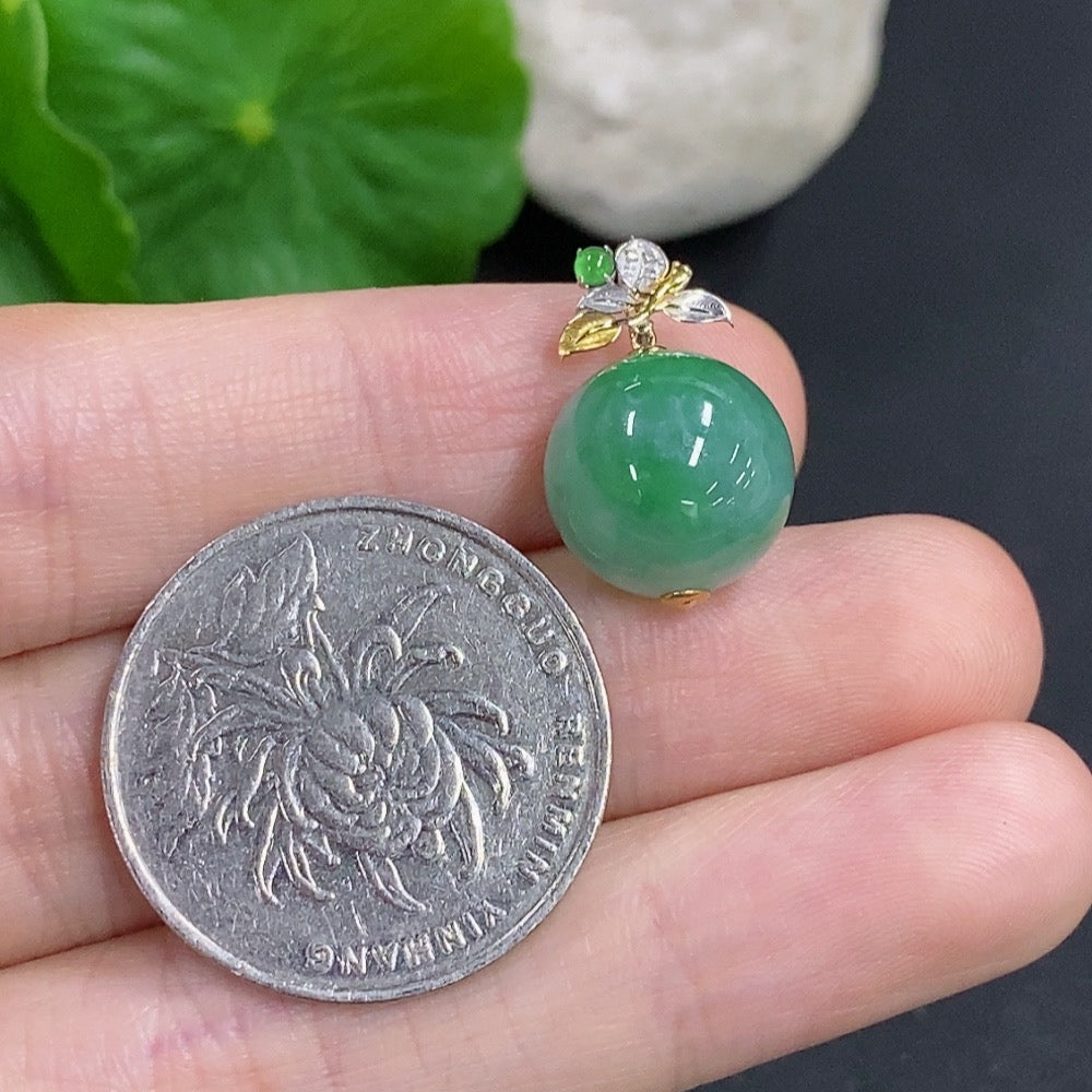 Jadeite Single Bezel Pendant with 18K Gold Clasp, Non-Diamond