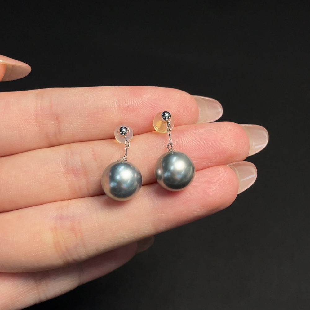 HKHQ seawater pearl earrings with 18K gold setting, 10.4mm pearls, total weight 3.68g, natural color, elegant jewelry piece