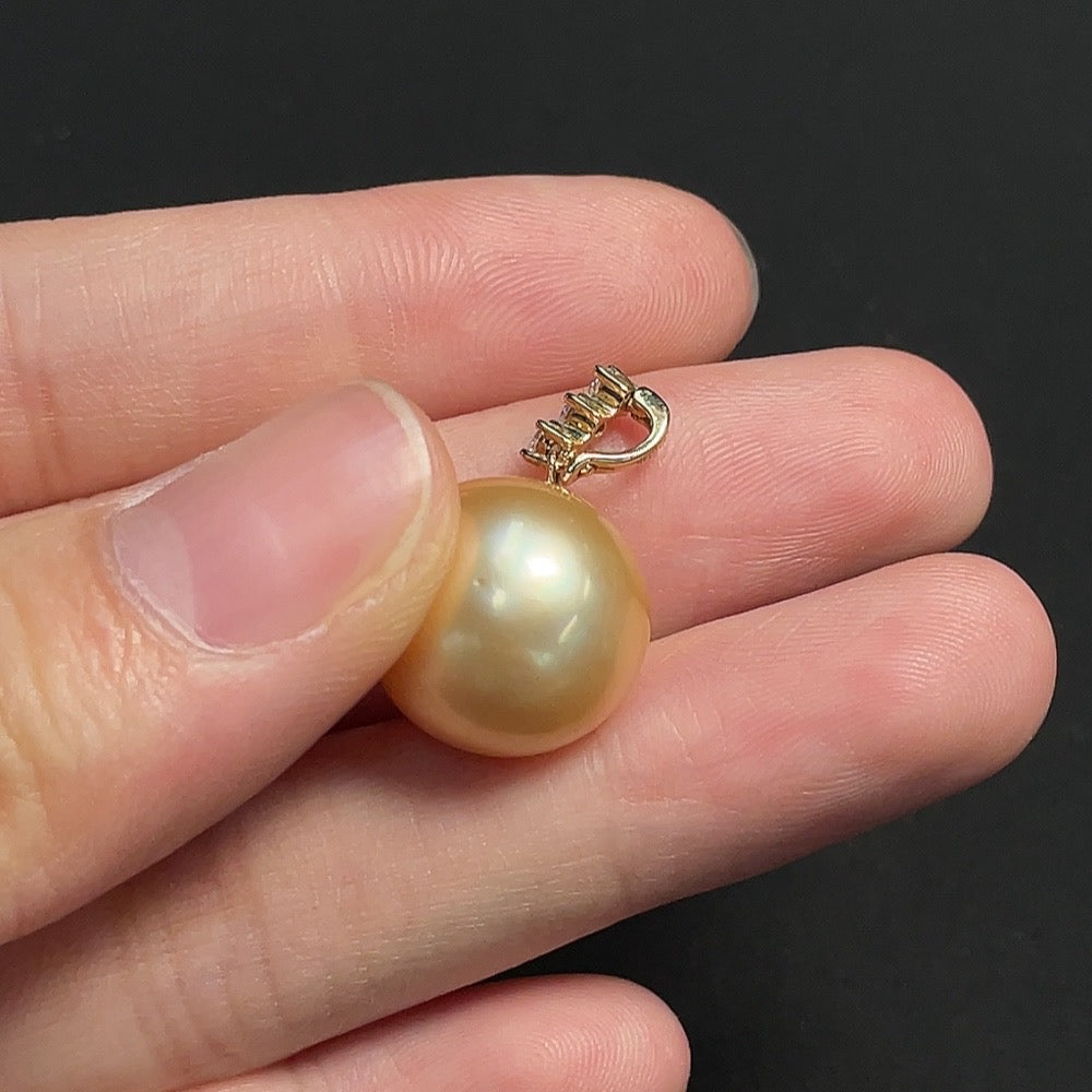 Seawater Pearl Pendant in 14K Gold, Card Size Approx. 14.5mm, Total Weight About 4.70g, Color Origin Undetermined, Non-Diamond