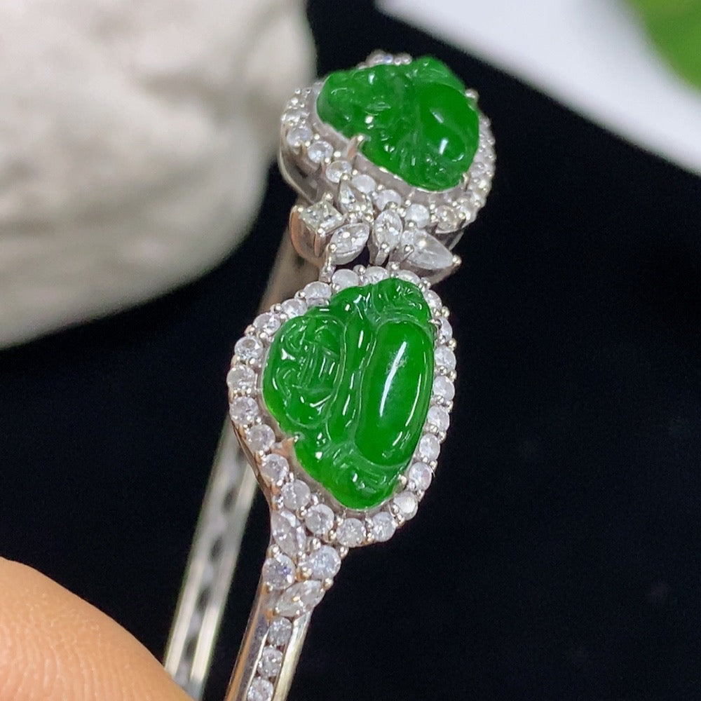 Jadeite Inlaid Bracelet 18k with Diamond Accents Total Weight Approximately 10.19g