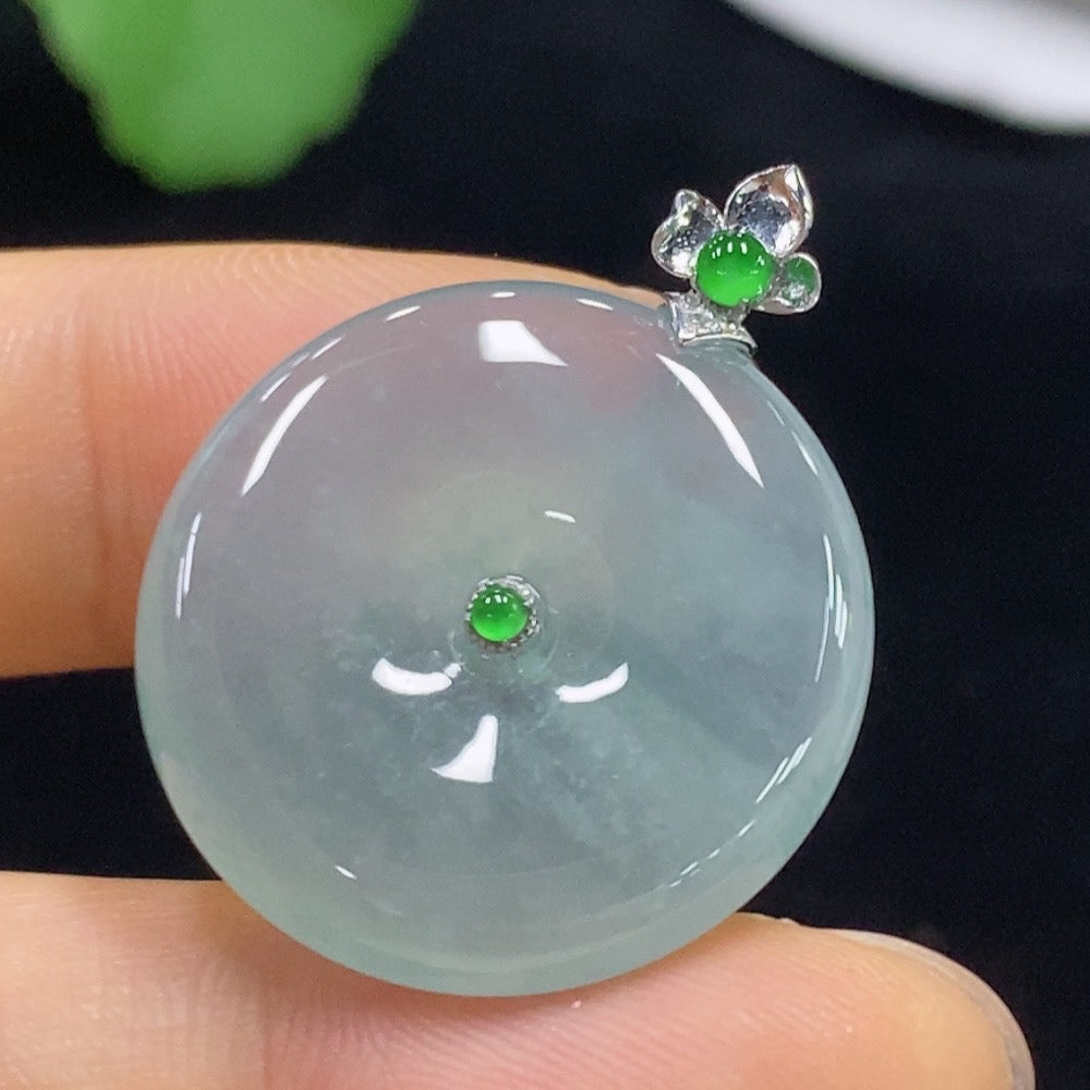 Jadeite Pendant Peace Knot 18k with Diamond Accent Total Weight Approx. 7.05g