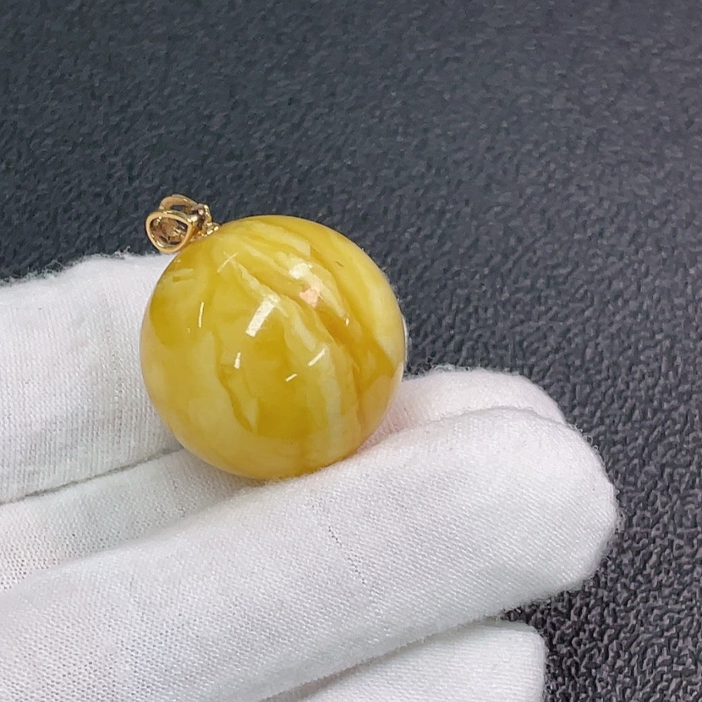 18K Amber Pendant, Total Weight Approx. 8.36g, Size About 24.1mm