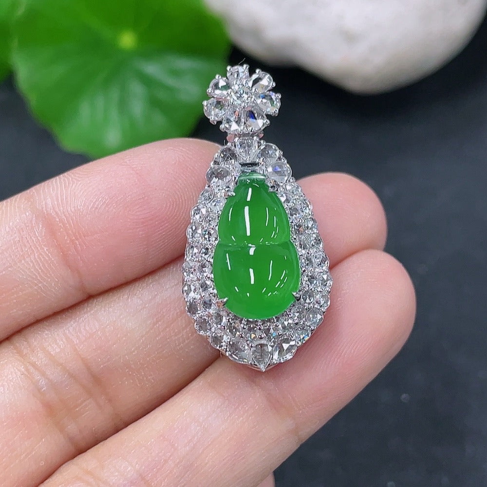 Jadeite inlaid gourd pendant with 18k gold and diamond accents, featuring intricate detailing and a polished finish.