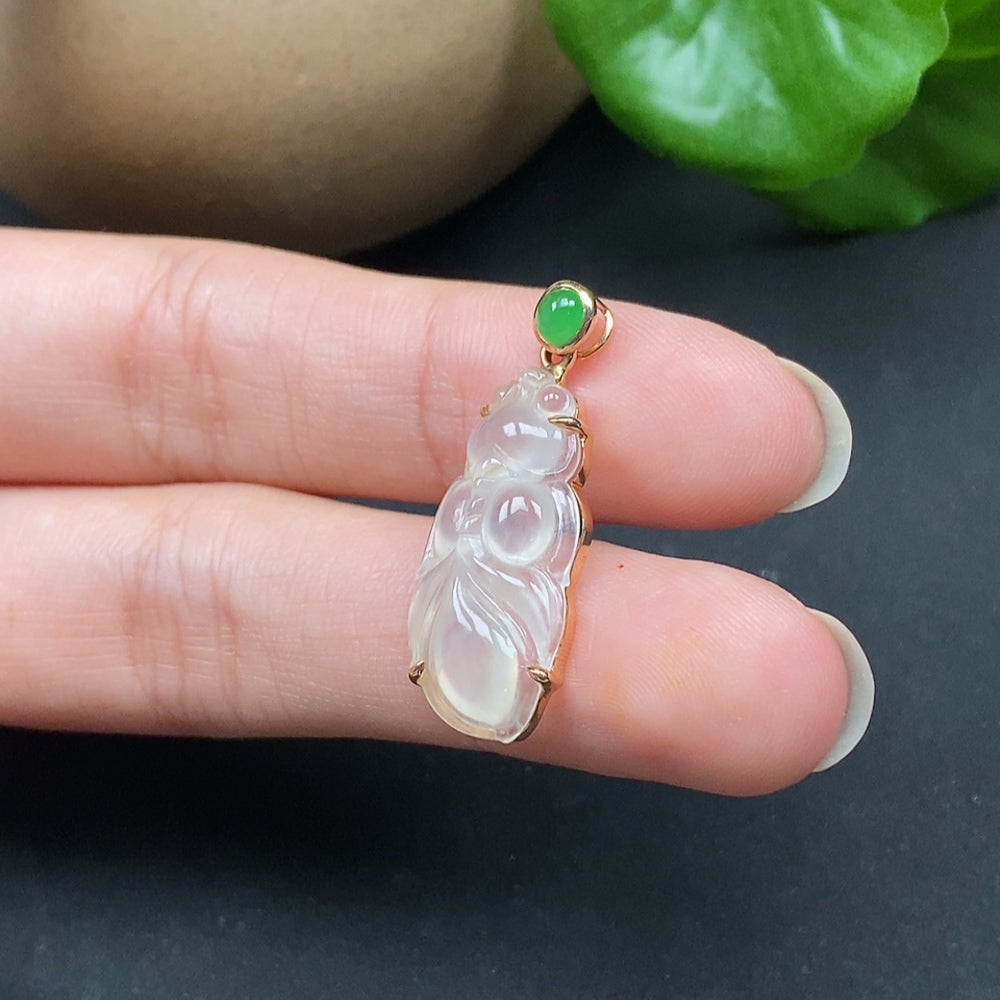 Jadeite inlaid bee pendant on an 18K necklace with intricate detailing, showcasing vibrant green jade and gold accents.