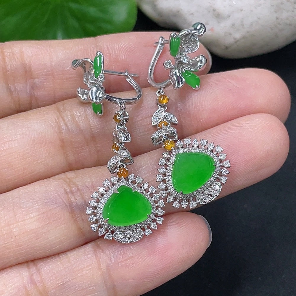 HKHQ Jadeite earrings with 18k gold and diamond accents, showcasing elegant jewelry design and craftsmanship.