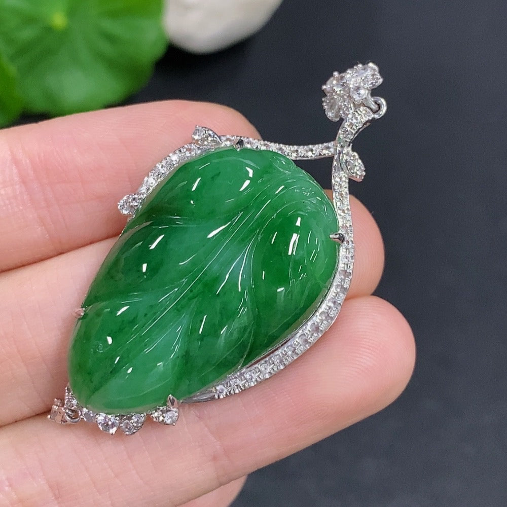Jadeite Leaf Pendant 18k Gold Non-Diamond