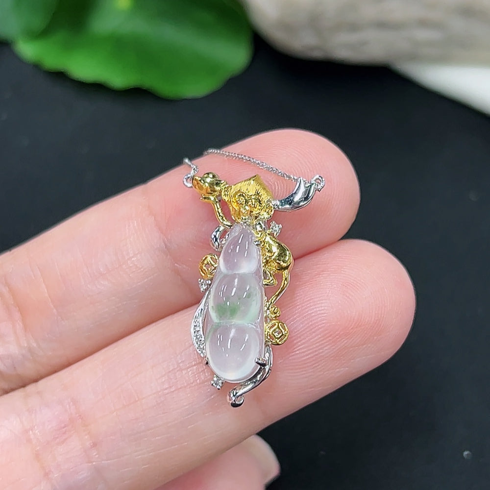 Jadeite Pendant Set in 18K Gold (with Diamond Accents) (Including Chain Weight)