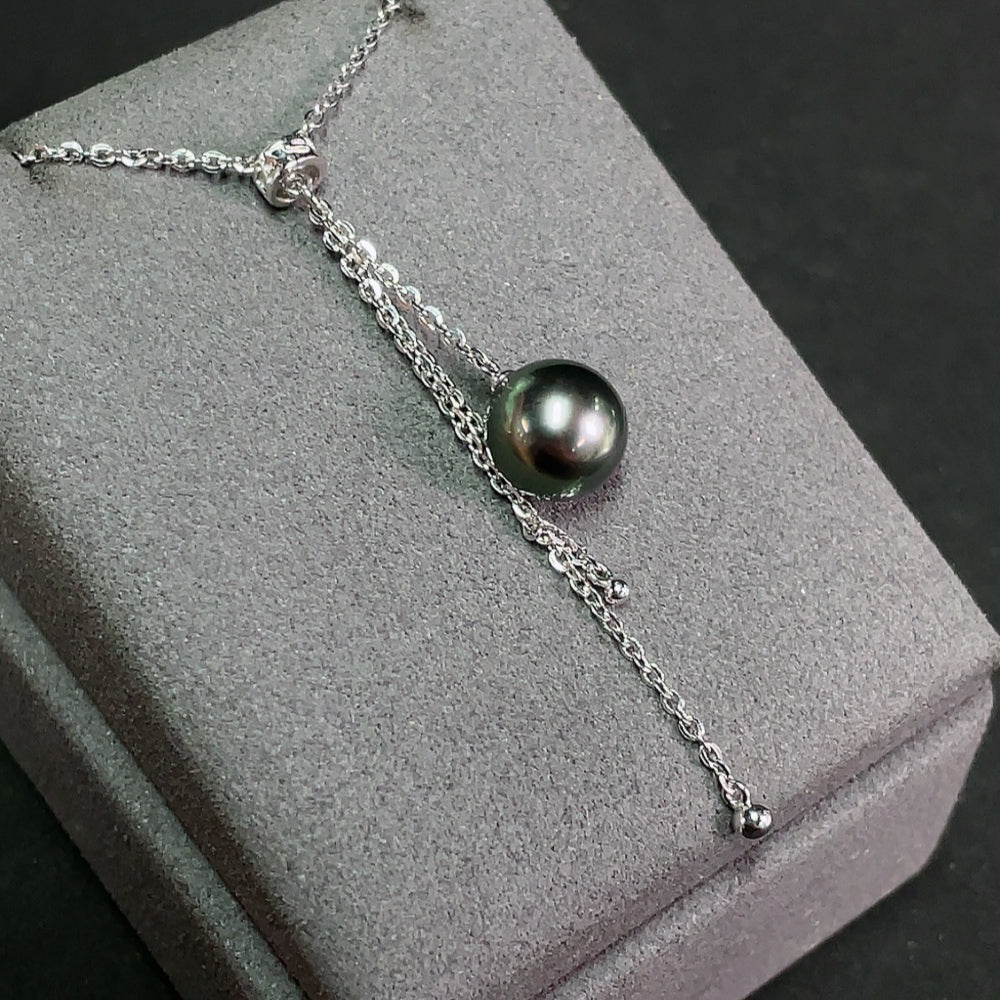 Seawater pearl necklace by HKHQ featuring an 18k gold chain with a 9.9mm pearl, total weight around 4.93g.