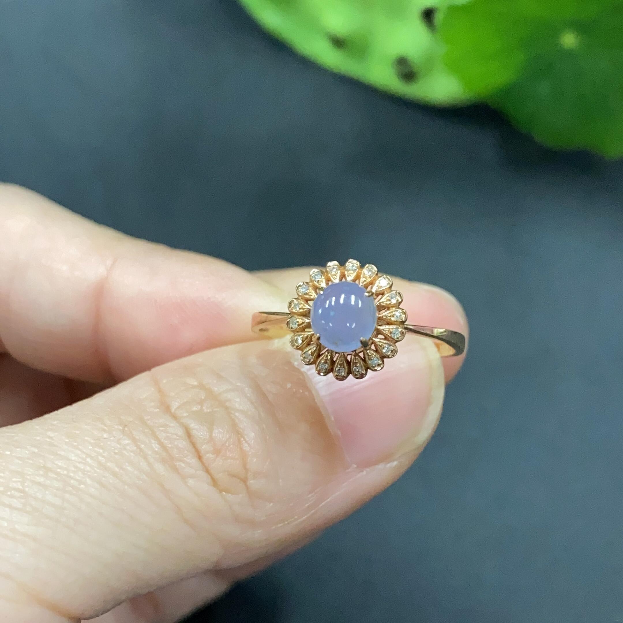 Jadeite Cabochon Mounted Ring    18k Gold    Size 13    Total Weight 1.24g