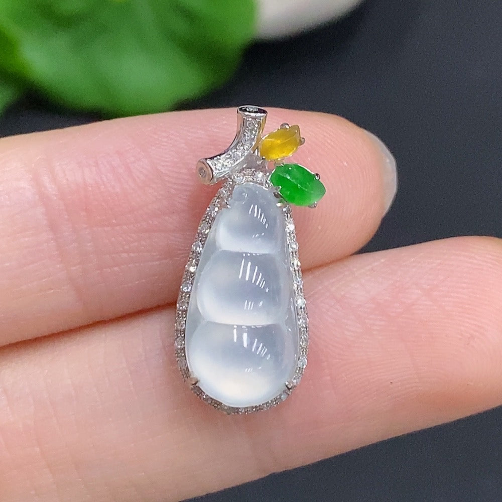 Jadeite Gourd Pendant with 18K Gold and Diamond Accents, Total Weight Approximately 2.2g