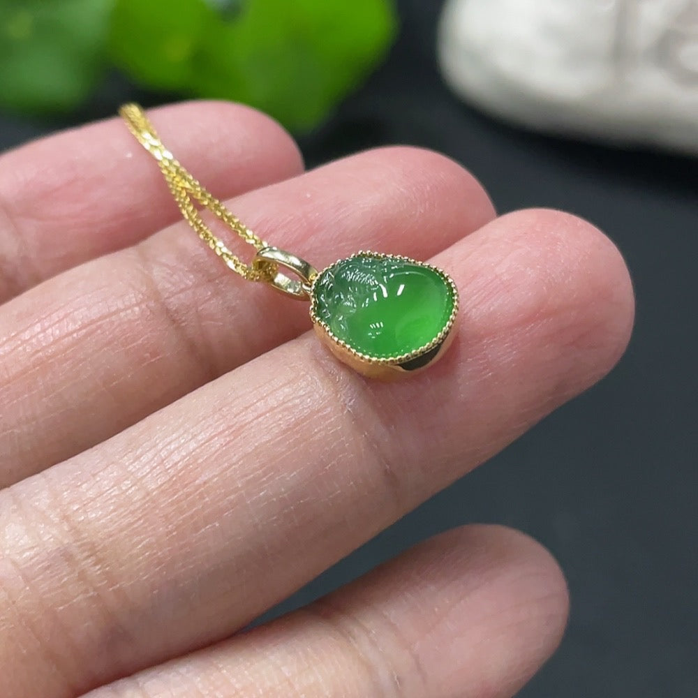 Jadeite Gourd Inlaid Pendant with 18K Gold Inlaid Main Body and Chain, Total Weight Approximately 2.4g