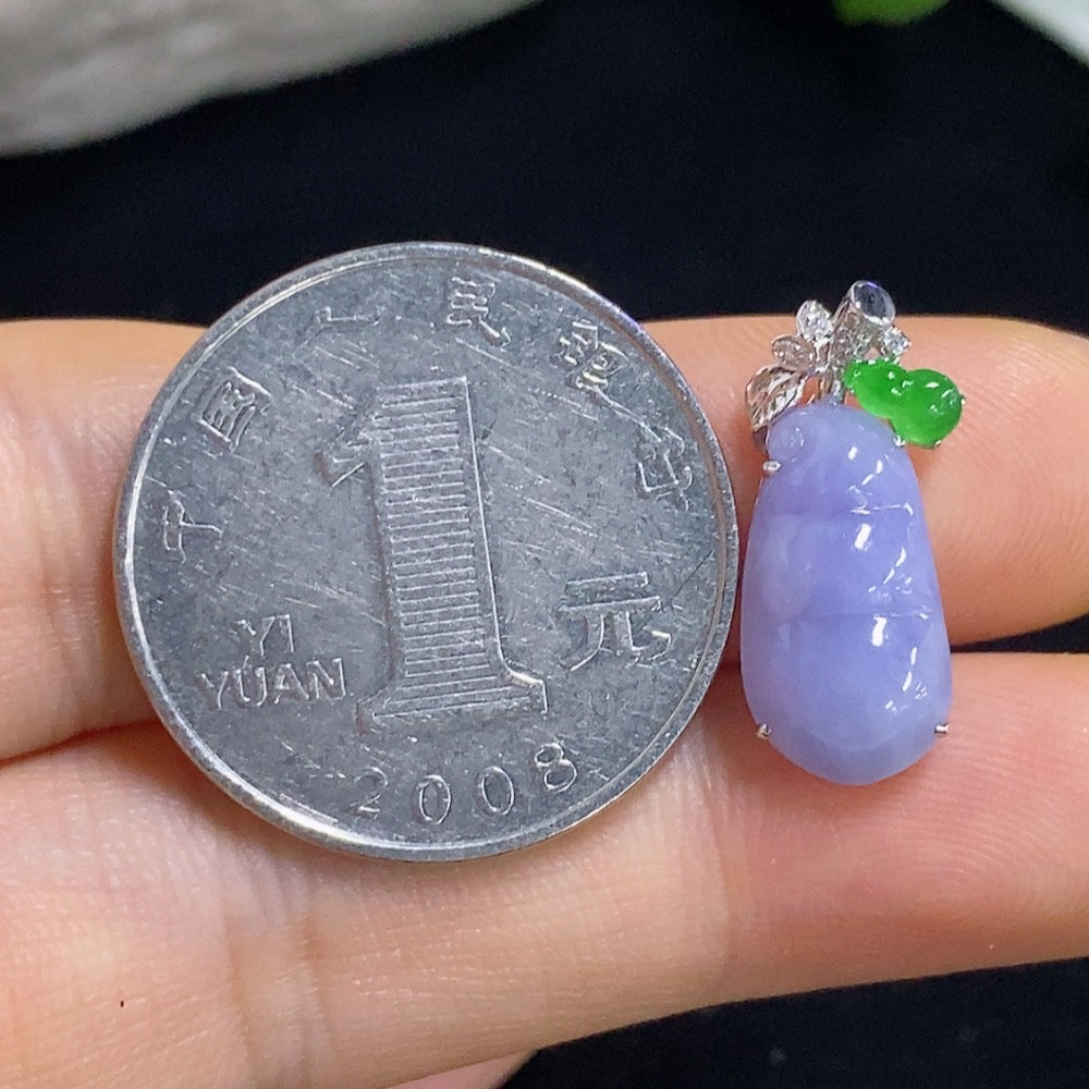 Jadeite Bean Pendant with 18K Gold and Diamond Accents, Total Weight Approximately 1.4g