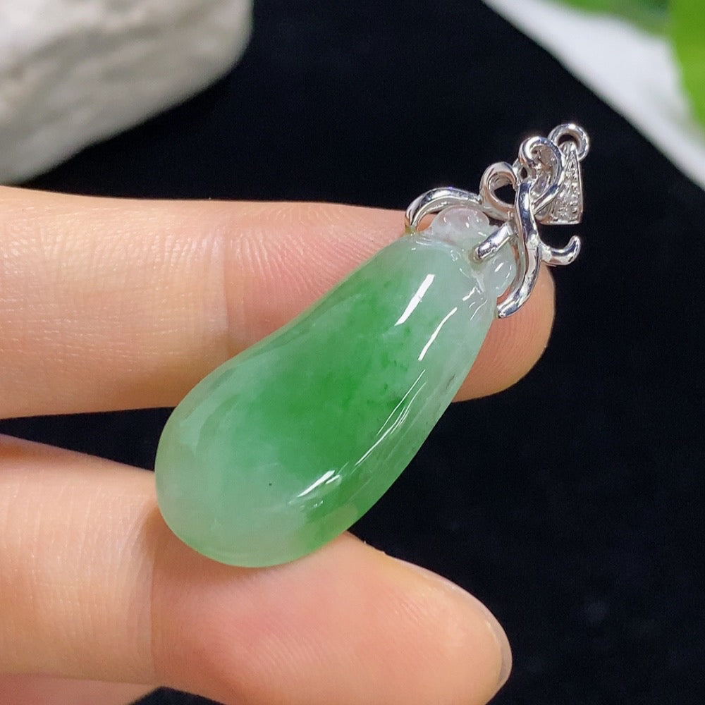 Jadeite Blessing Melon Pendant with 18K Gold and Diamond Accents, Total Weight Approximately 4.74g