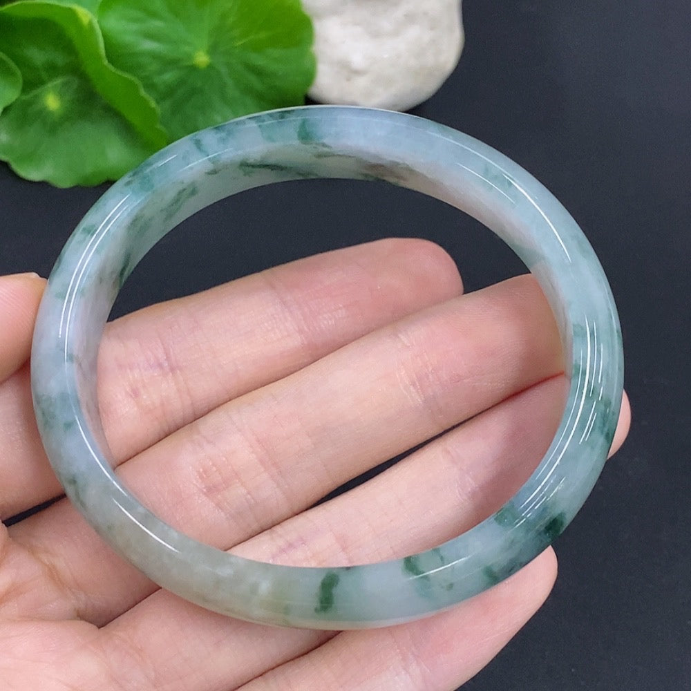 HKHQ jadeite oval bangle in size 58.8 with a weight of 47.7g, showcasing smooth, polished green jadeite jewelry.