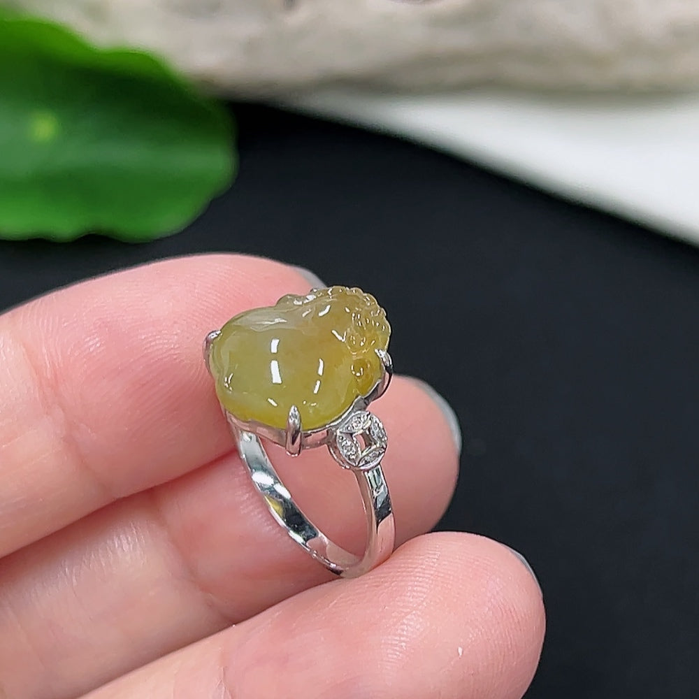Jadeite Inlaid Ring Size 11 18K Gold Total Weight Approx. 3.1g (Color origin undetermined)