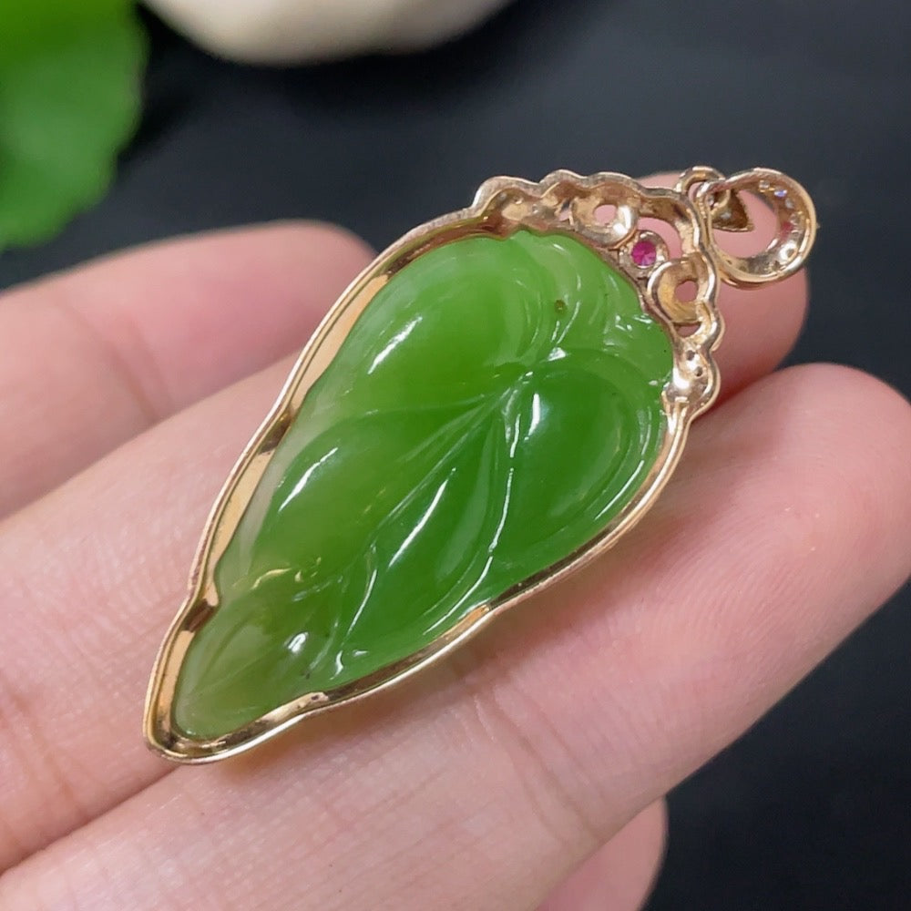 Hetian Jade Jasper Inlaid Pendant Leaf with Diamond (Colorless) 18K Gold Total Weight Approx. 4.5g