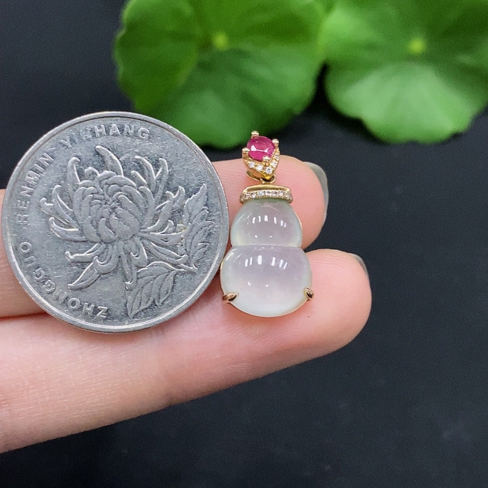 Jadeite Gourd Inlaid Pendant 18K Gold Total Weight Approx. 2.15g