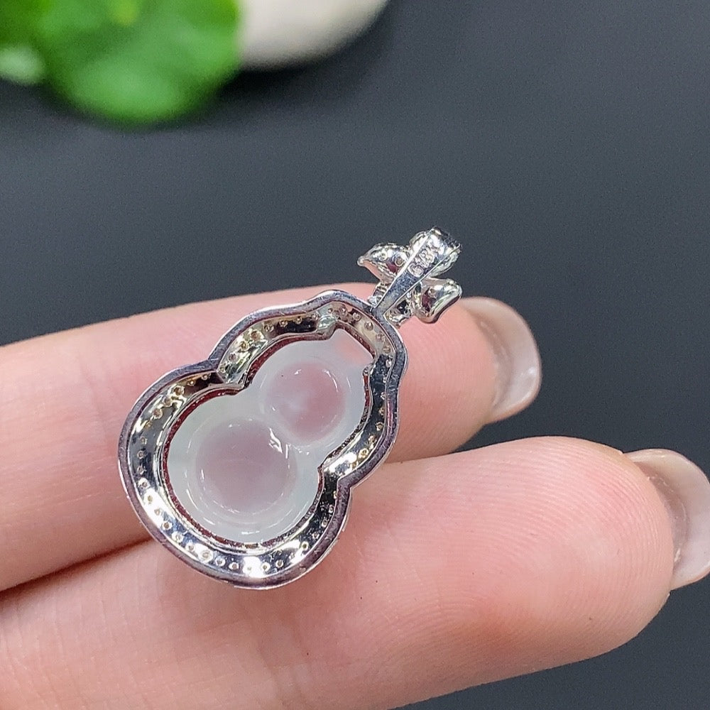 Jadeite Gourd Pendant 18k Gold Total Weight 3.08g