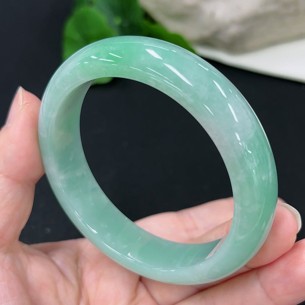 HKHQ jadeite round bangle, size 57.7, weighs approximately 66g, showcasing smooth, polished jadeite in a classic circular design.
