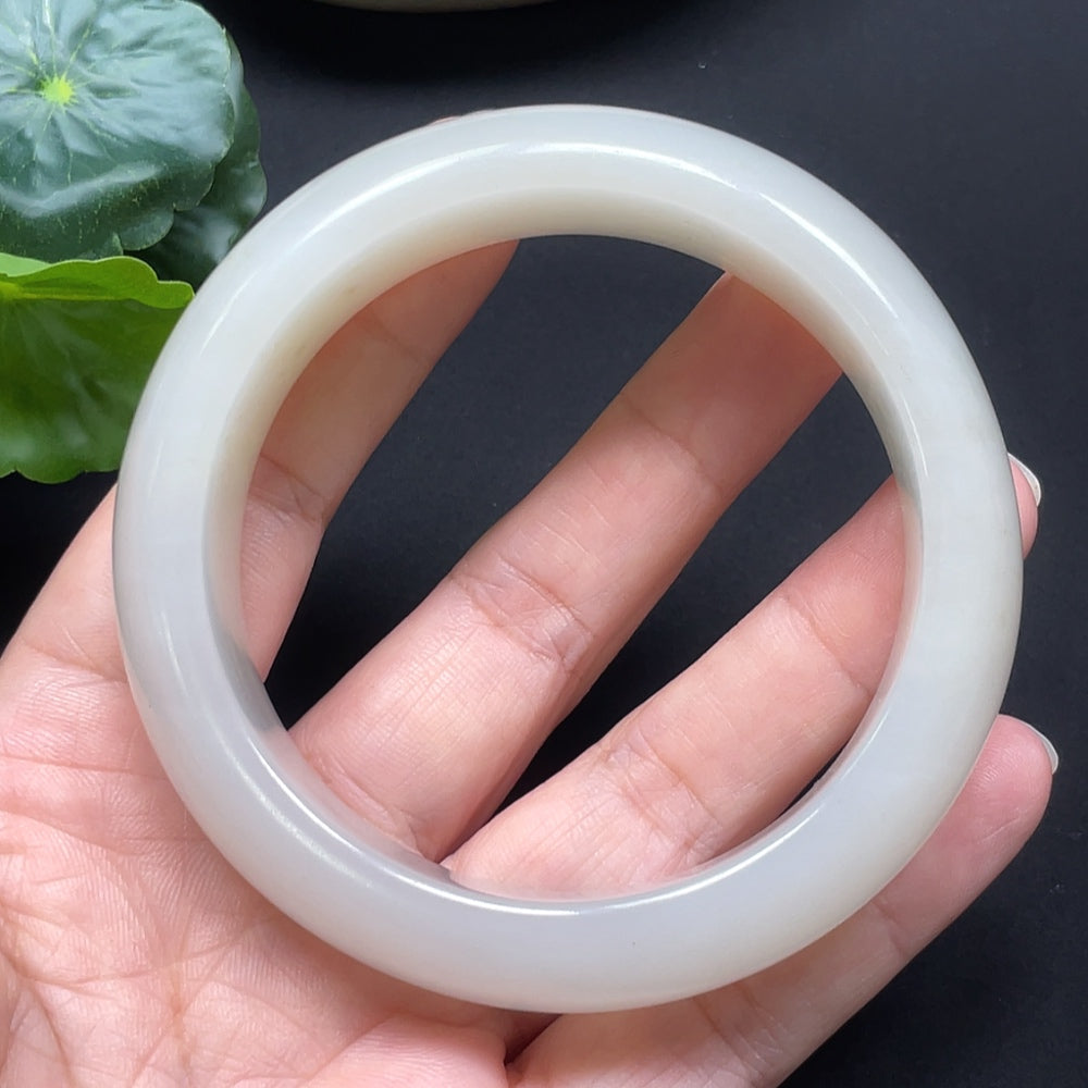 HKHQ Hetian Jade round bracelet with 60.1mm diameter, weighing approximately 98.35g, showcasing smooth, polished jade beads.