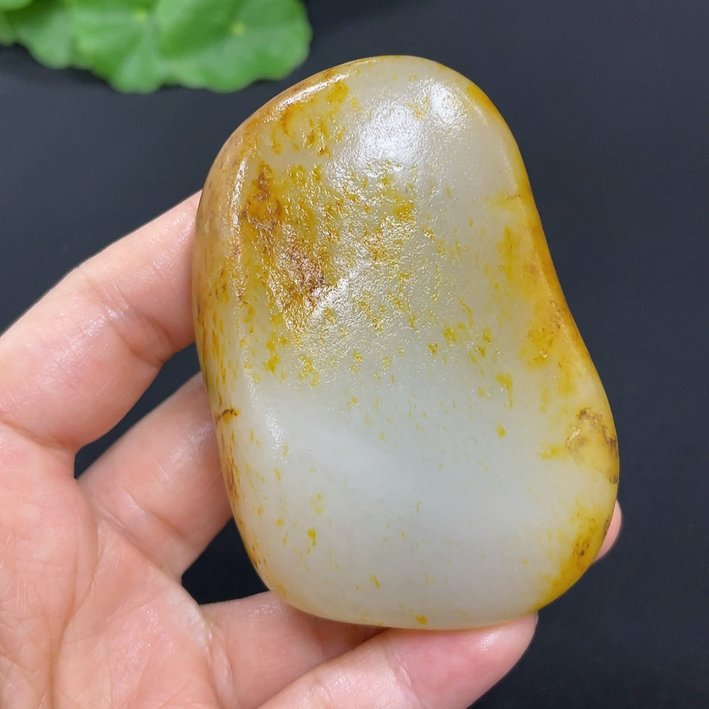 Hetian Jade Pendant Guanyin Total weight about 121.8g Undetermined skin color formation Contains other mineral components