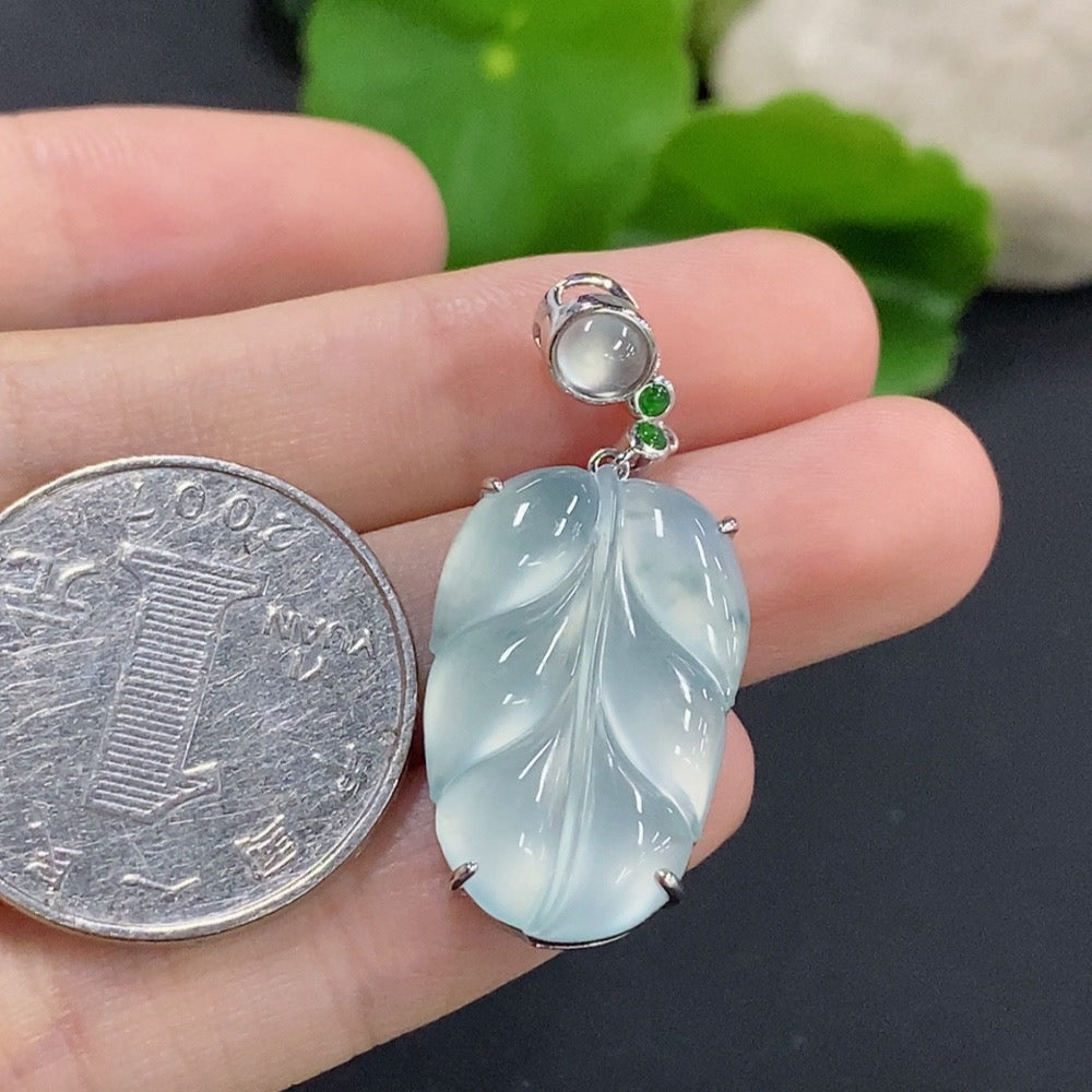 Jadeite Leaf Inlaid Pendant 18K Gold