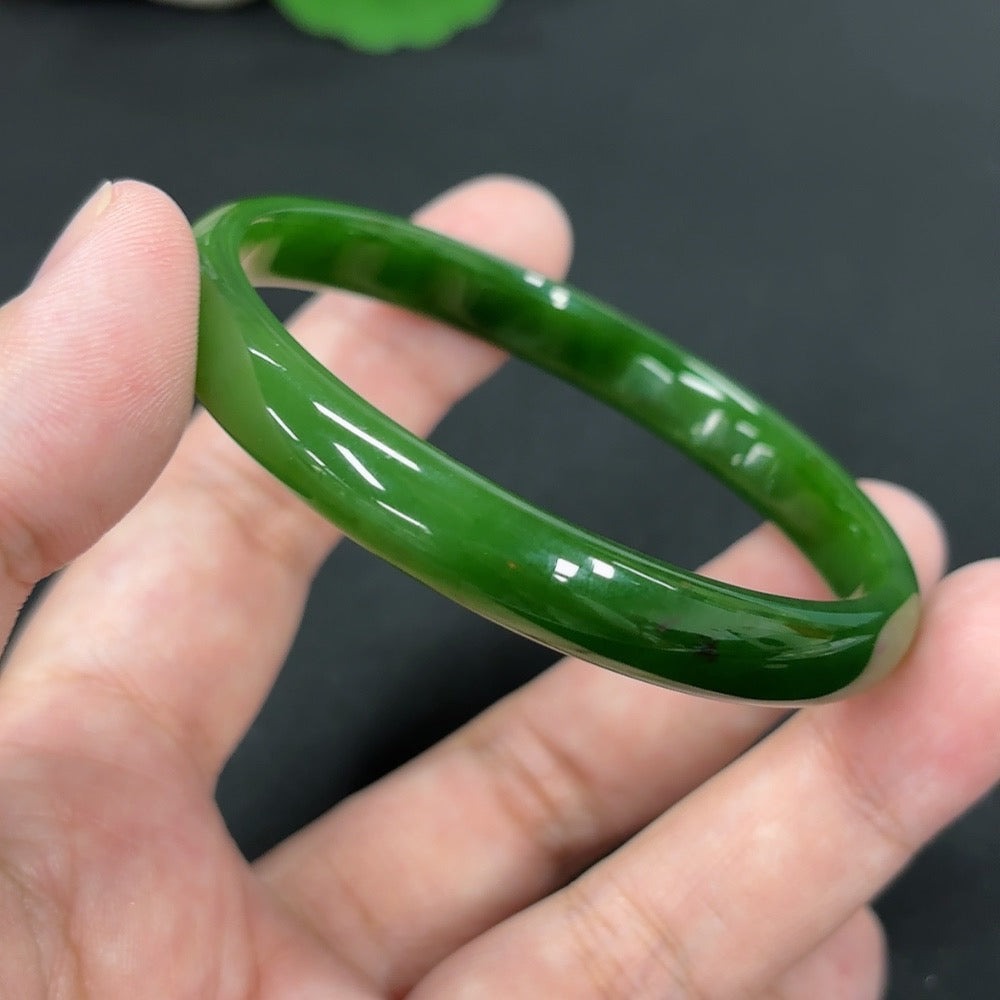 Green Hetian Jade round bracelet by HKHQ, size 57.2, with a total weight of 20.4g, featuring smooth, polished jade beads.