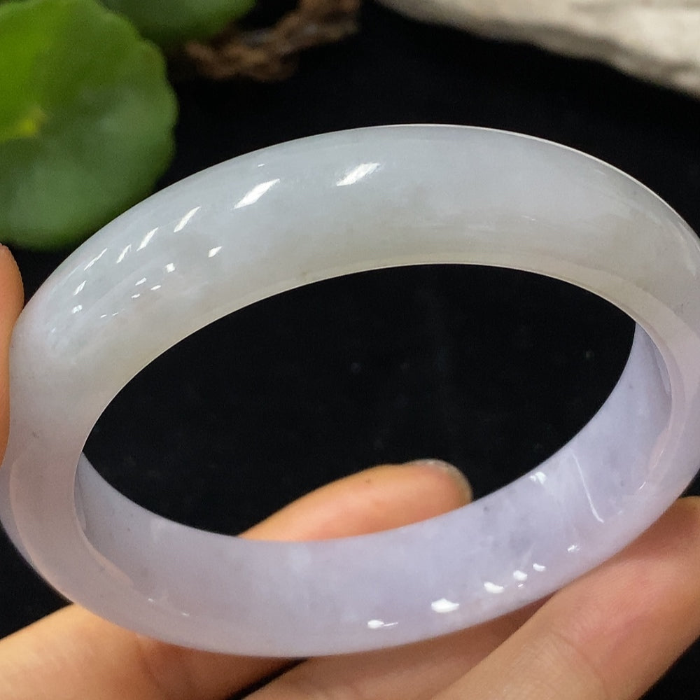 Jadeite Round Bangle, Size 56.4