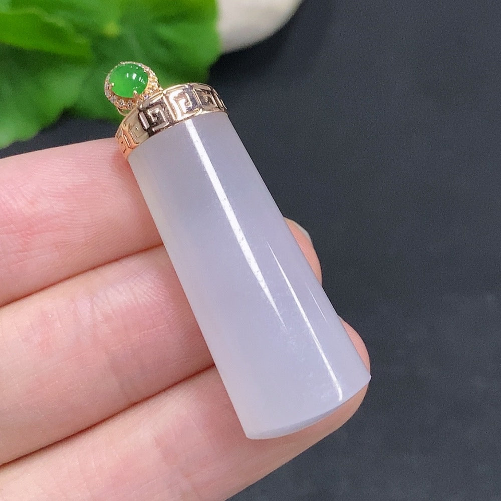 Jadeite Plain Column Pendant with 18K Gold Clasp, Total Weight Approximately 11.3g, Set with Diamonds