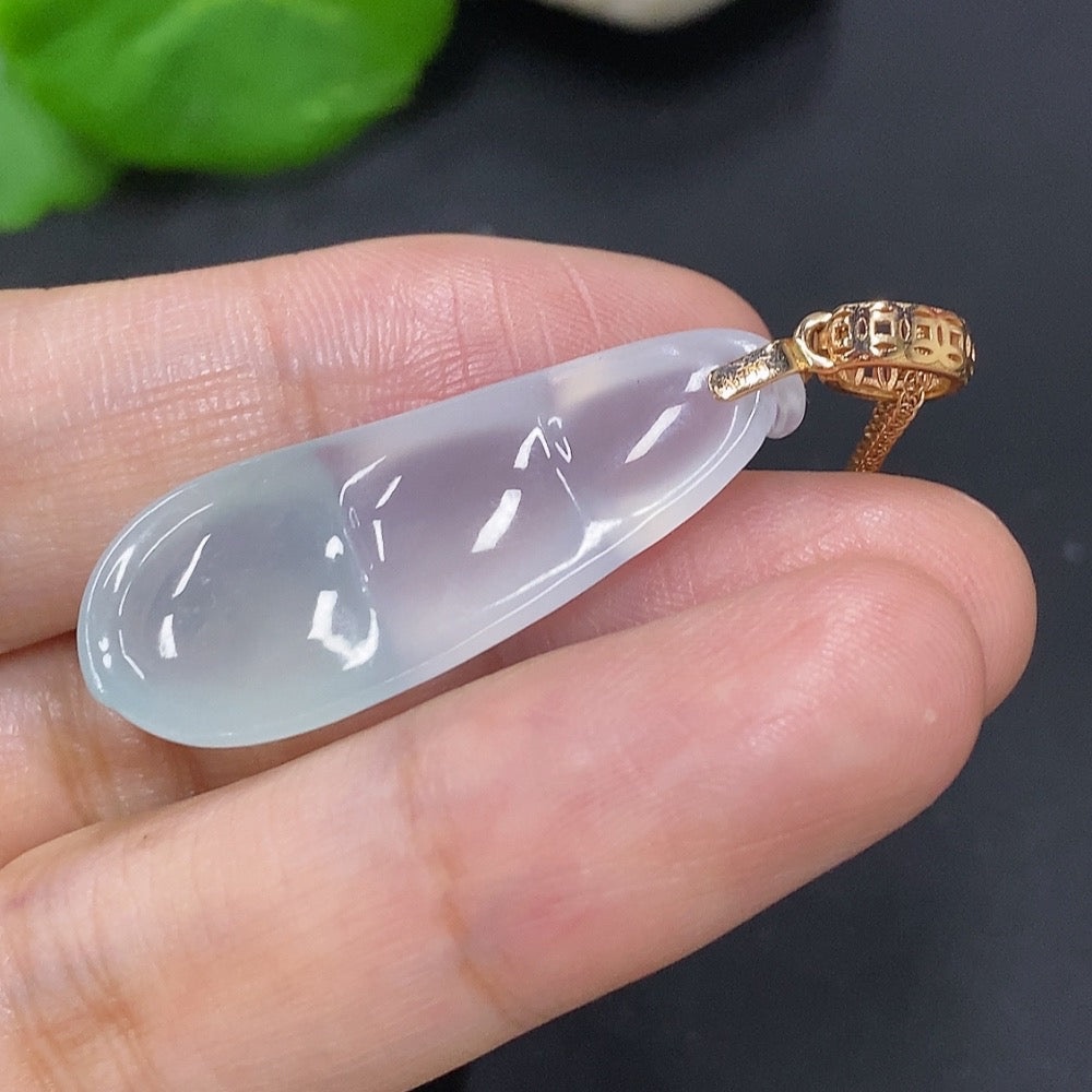Jadeite Lucky Bean Pendant 18k Gold Total Weight Approx. 6.4g (Including Chain)