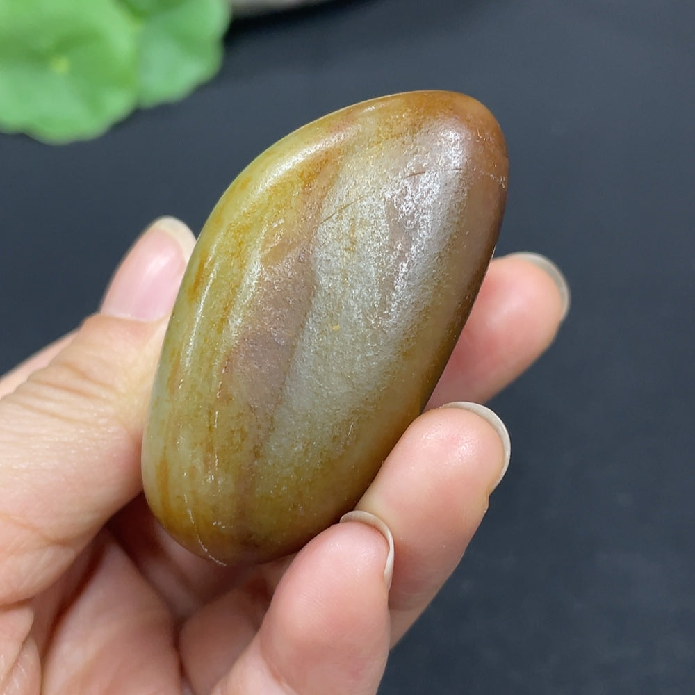 Hetian Jade jewelry piece with mineral components, weighing approximately 75.4g, featuring undetermined skin tone in HKHQ brand image.