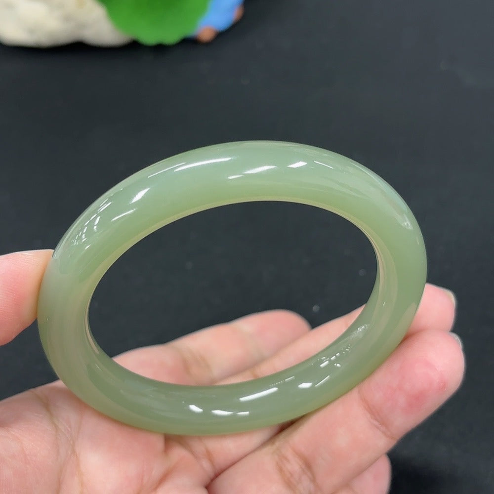 HKHQ Hetian Jade round bangle with size 56.9 and weight 49.3g, showcasing smooth, polished jade craftsmanship.