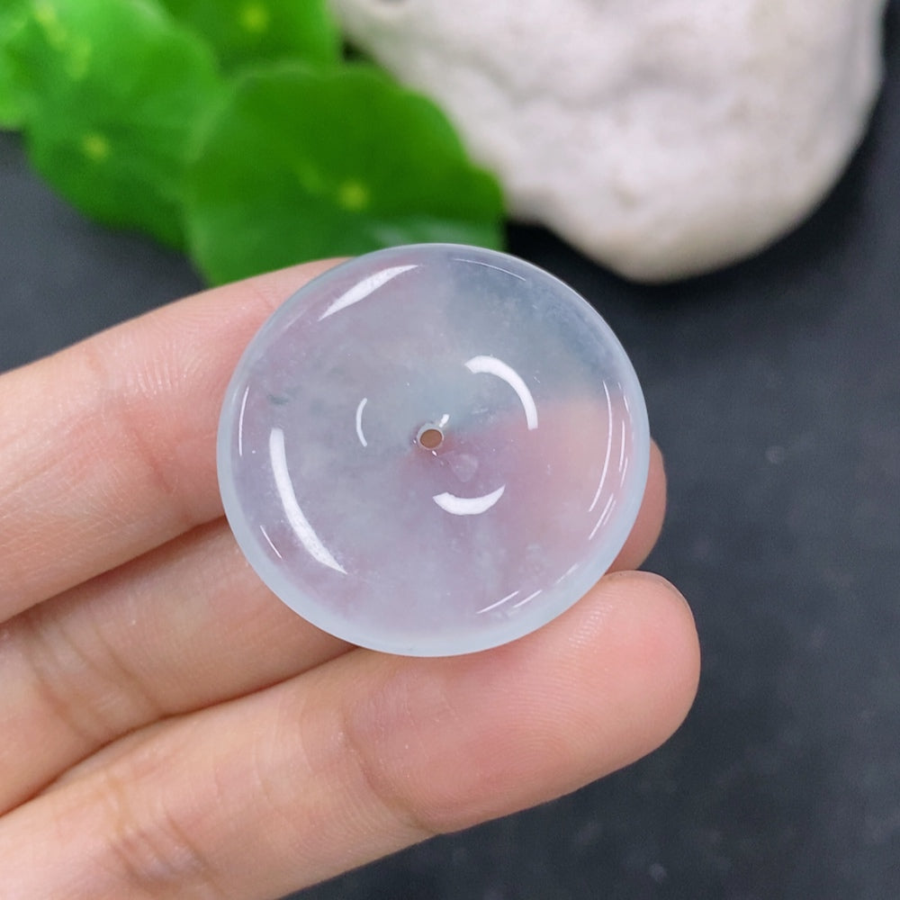 Jadeite pendant with peace knot design, weighing approximately 6.72g, featuring smooth green jade from HKHQ.