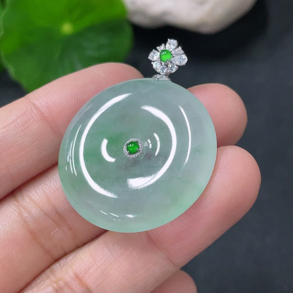 Jadeite Peace Knot Pendant, Total Weight Approx. 8.5g, 18K Gold Clasp, Non-Diamond