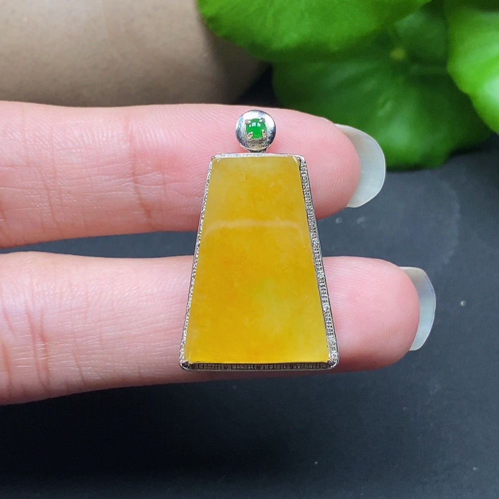 Jadeite Plain Pendant with Diamond Accents in 18k Gold, Color Origin Undetermined, Total Weight Approx. 4.81g