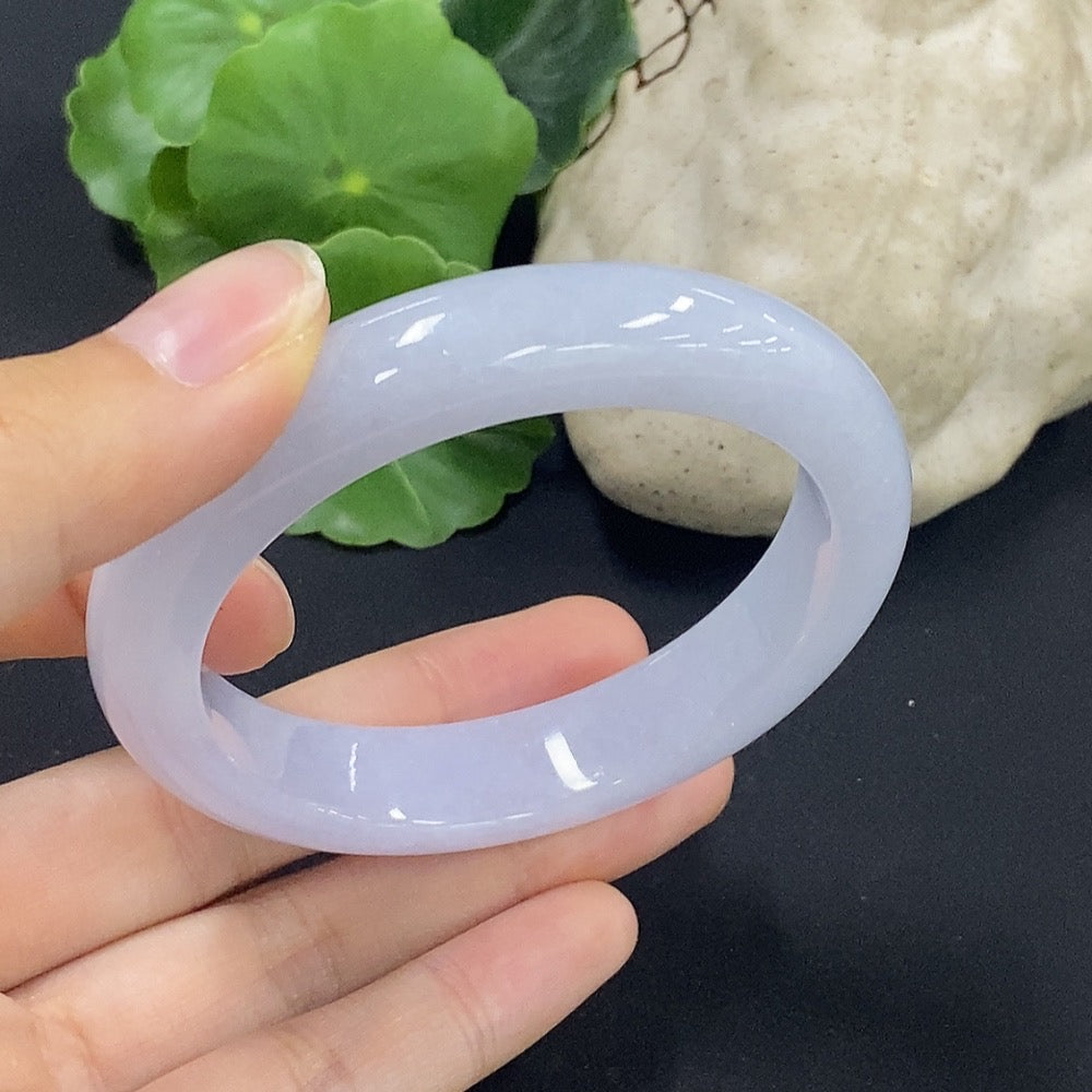 HKHQ jadeite round bracelet with 53.7mm size and 55.49g weight, featuring smooth, polished jade stones.