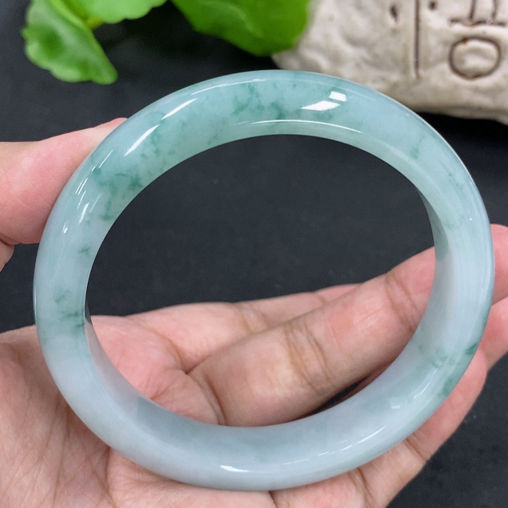 Jadeite round bangle with a 59.2mm diameter, smooth surface, and natural green hue, weighing approximately 57.62g, by HKHQ.