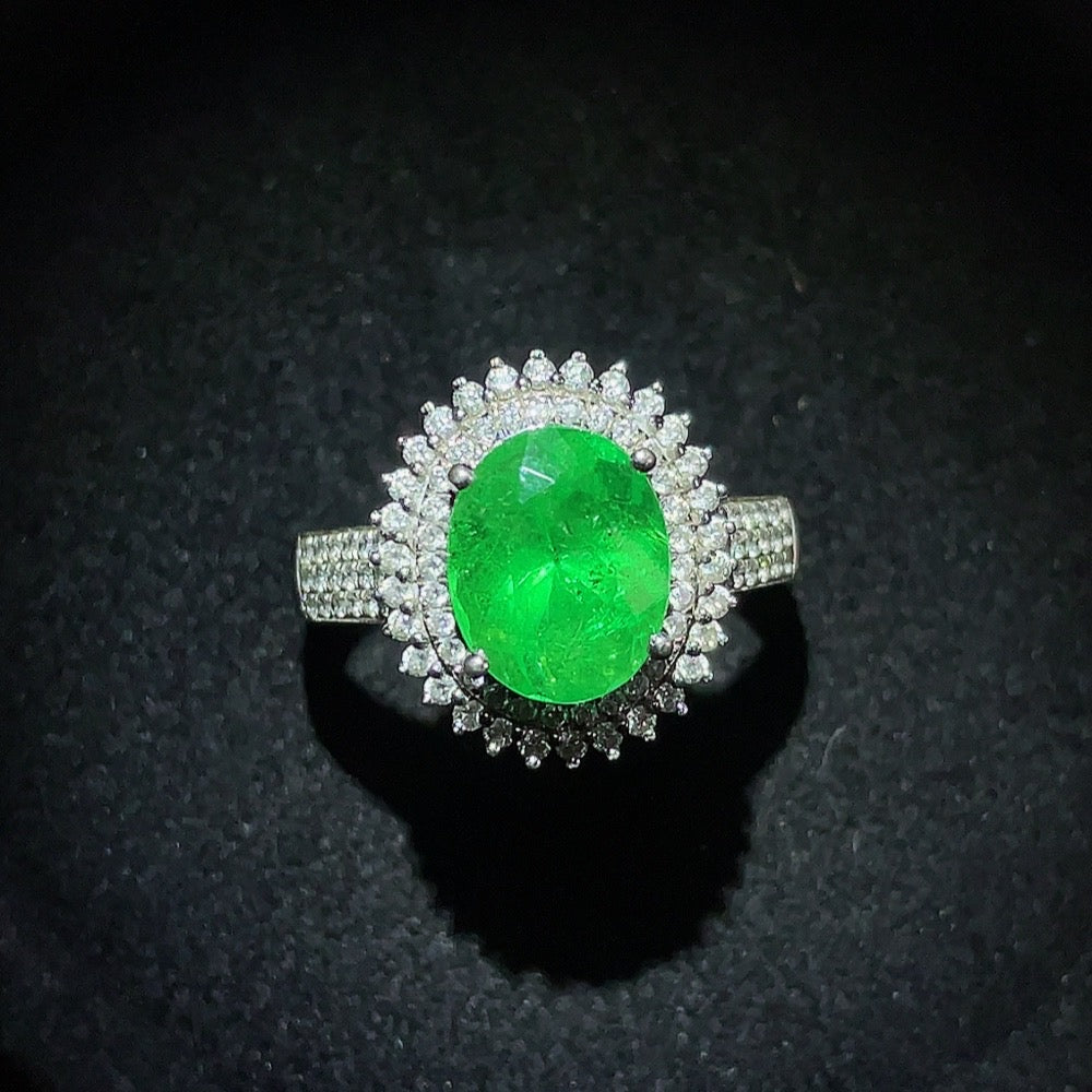 Emerald set ring in 18K gold, size 15, with gemstone accents and clarity enhancement, weight approximately 4.39g