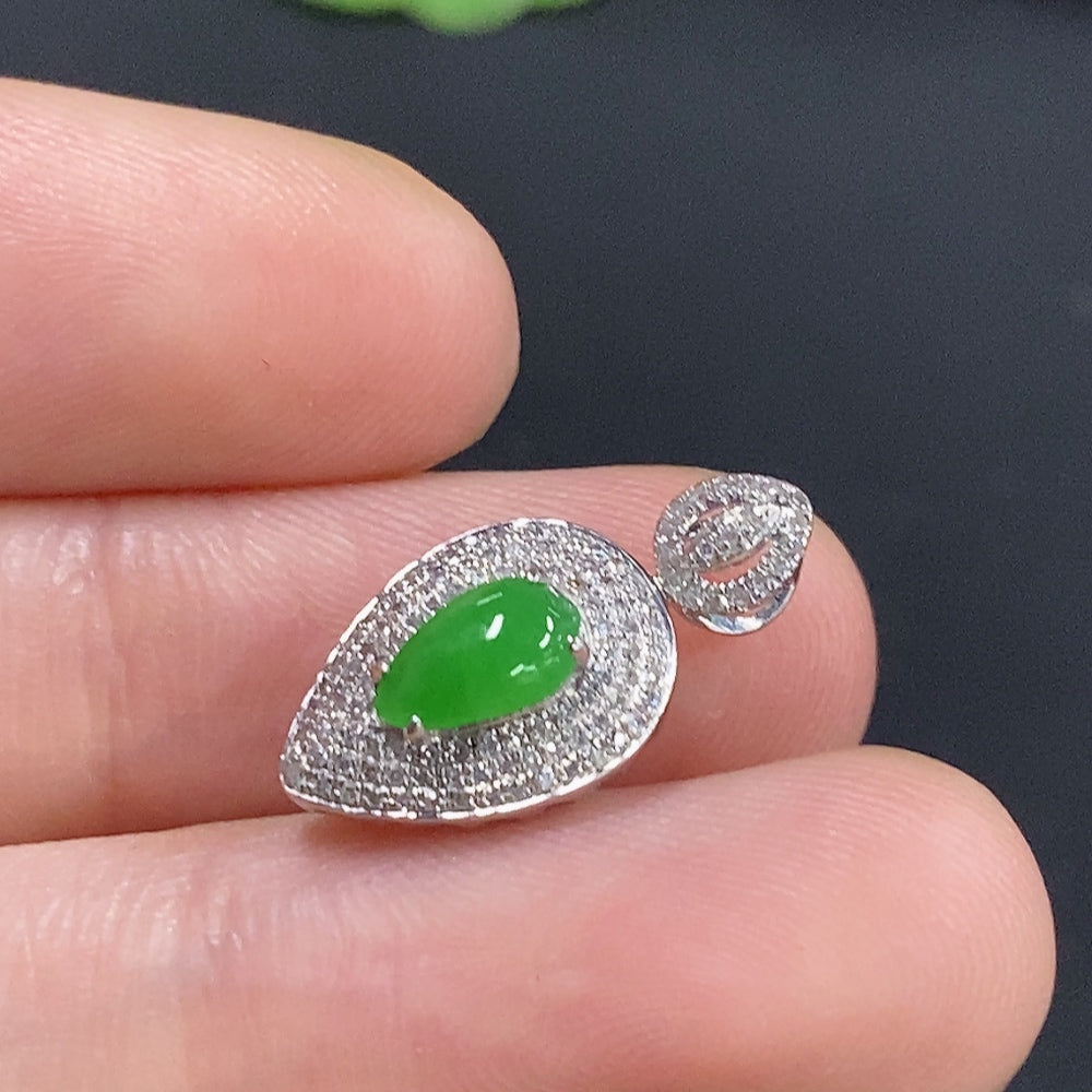 Jadeite inlaid pendant with 18k gold and diamond accents, showcasing a delicate necklace design with fine craftsmanship.