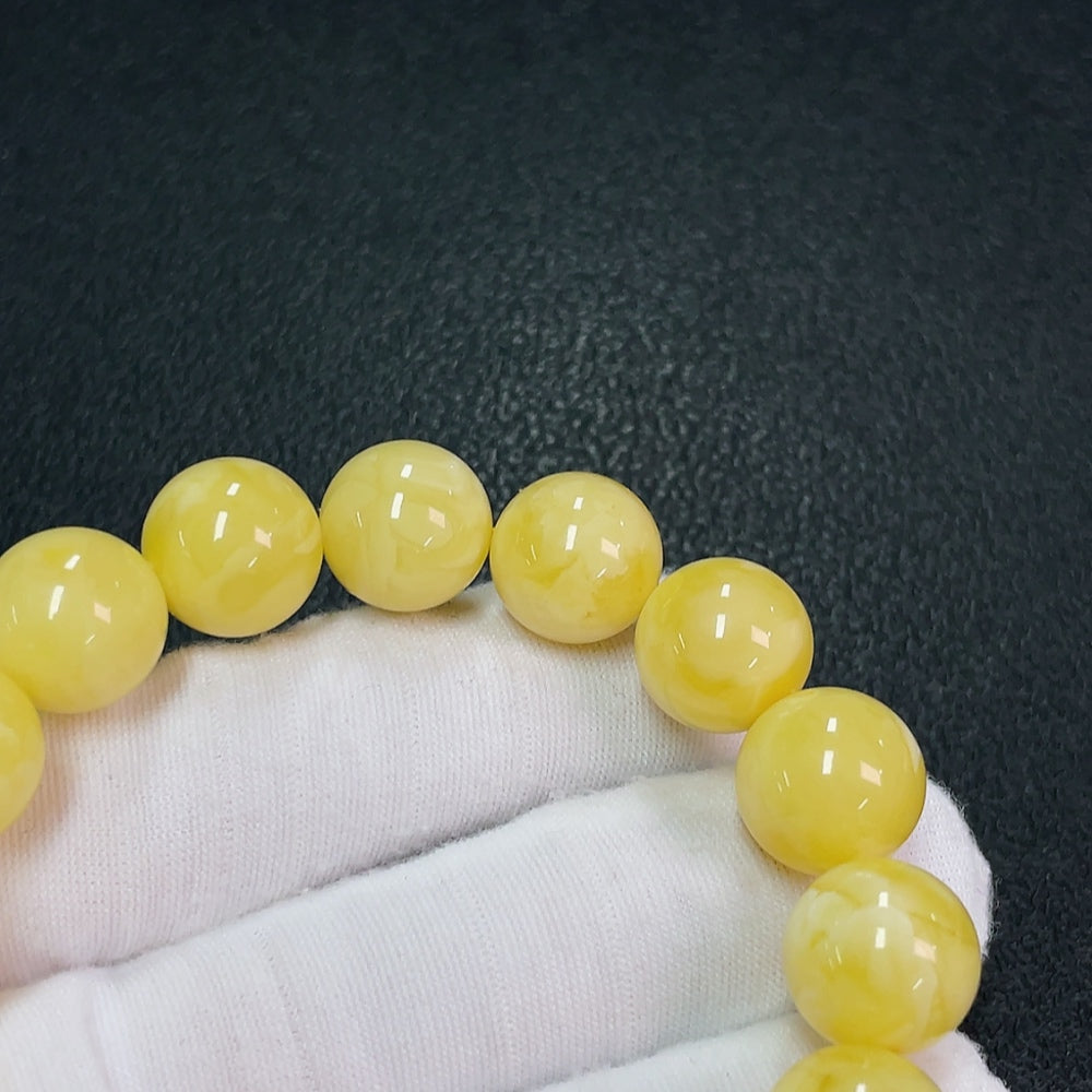 Amber Beeswax Bracelet, Total Weight Approx. 20.37g, Size About 13.1mm