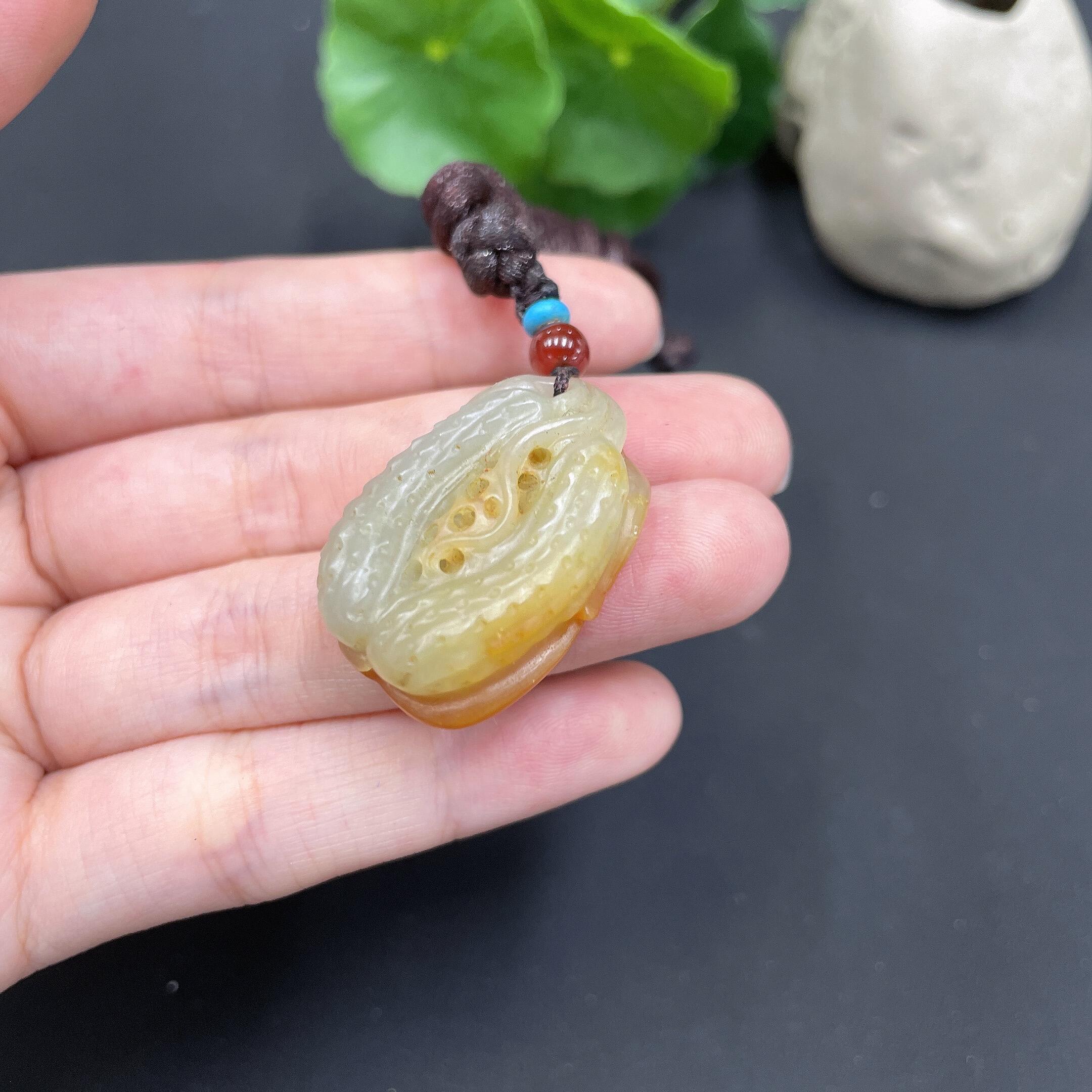Hetian Jade Pendant Total Weight 12.44g (including rope)