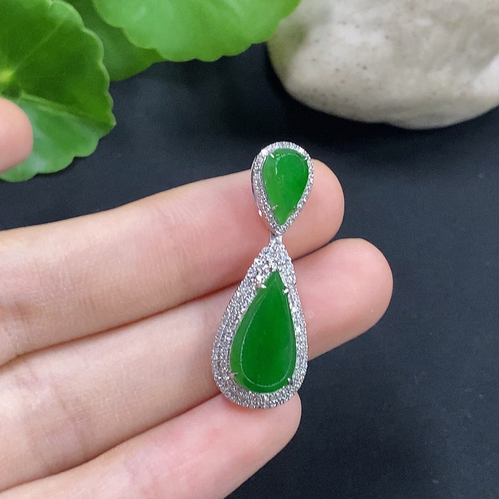 Jadeite Water Drop Pendant with 18K Gold and Diamond Accents, Total Weight Approximately 4.62g