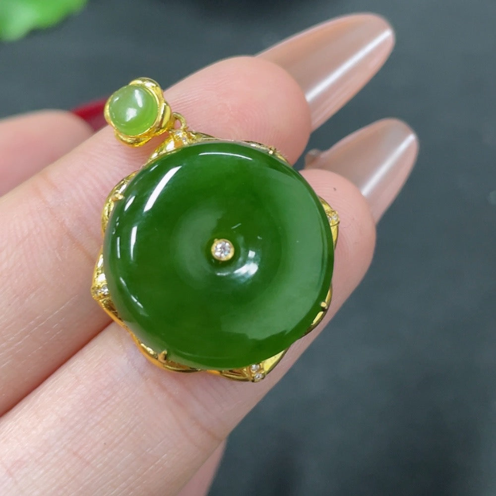 Hetian Jade Inlaid Pendant Non-Diamond Marked Red Gold Content 66% Other Gold Content 71% Total Product Weight Approx. 3.2g