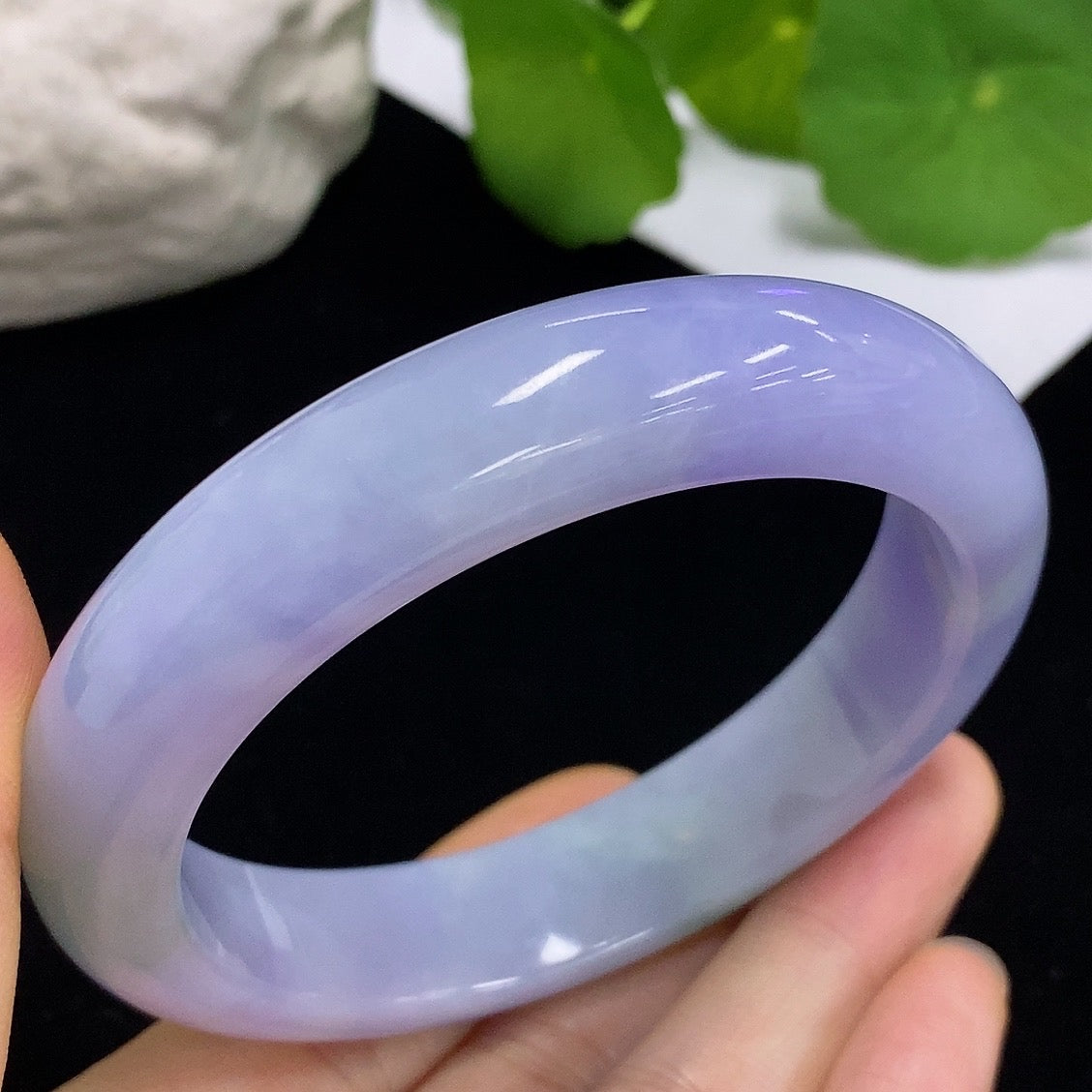 HKHQ jadeite round bangle in size 58.8, featuring a smooth, polished surface and a total weight of 73.24 grams.