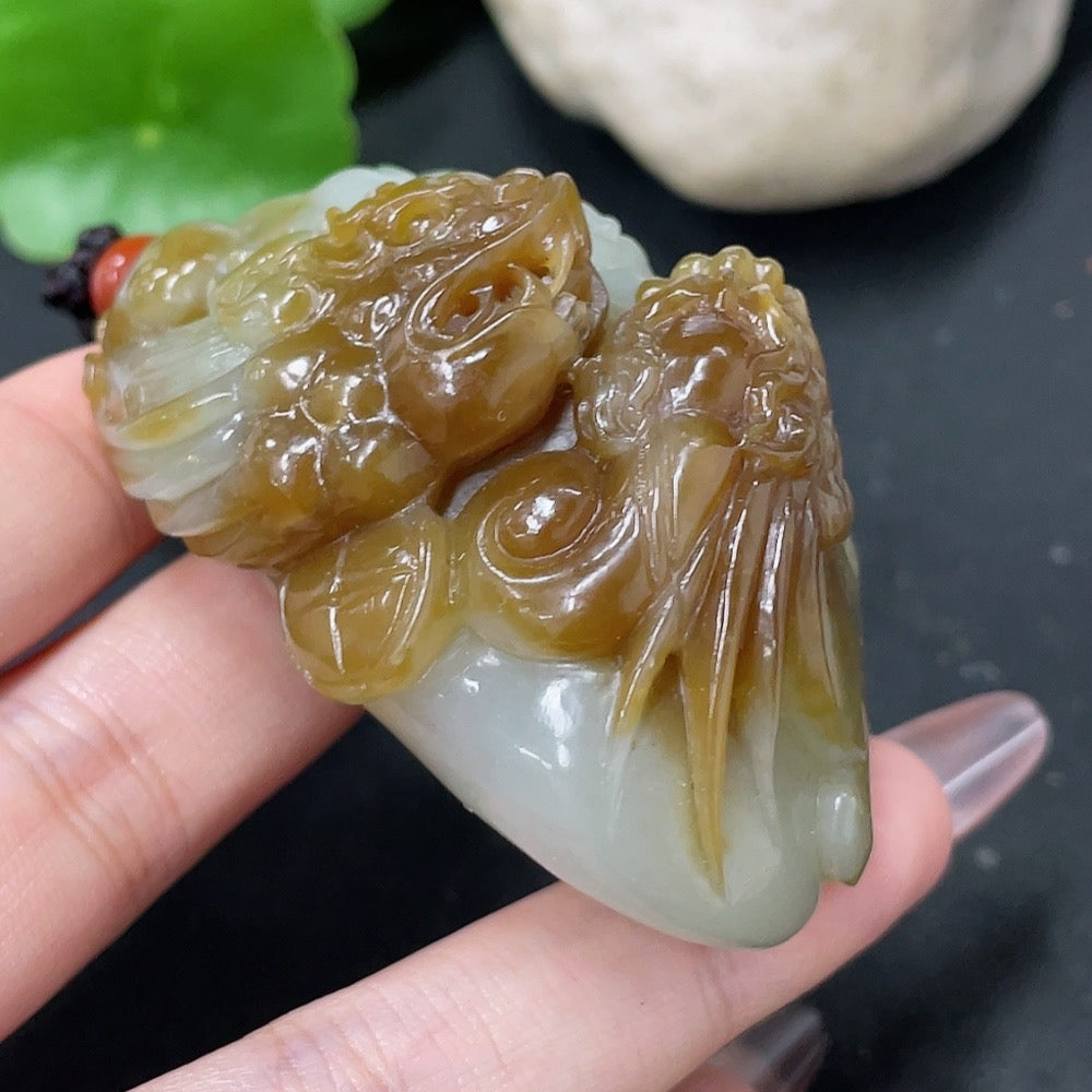 Hetian Jade Handheld Carving "Dragon Dominates the World" with Non-Hetian Jade Beads